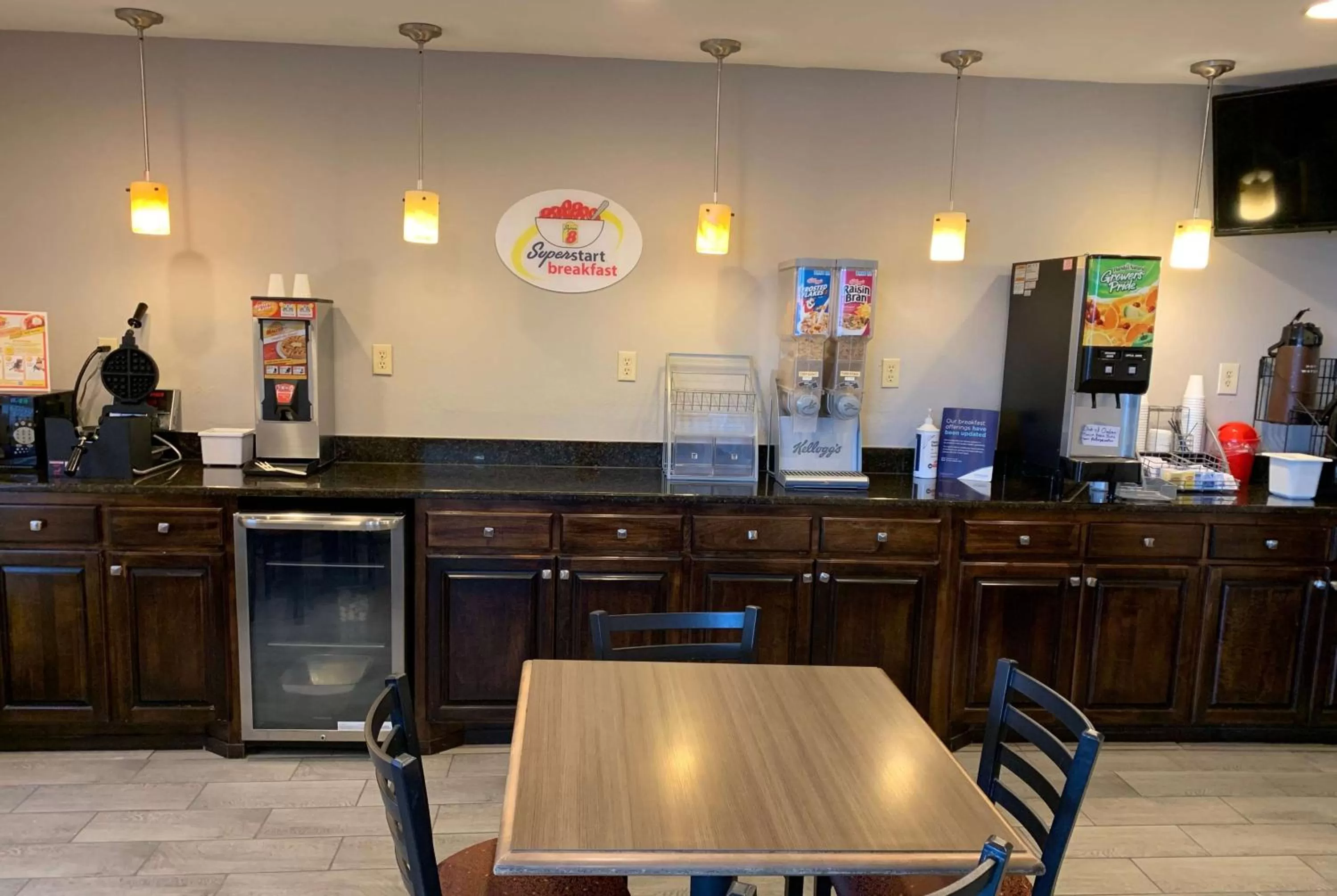 Restaurant/places to eat in Super 8 by Wyndham Jackson