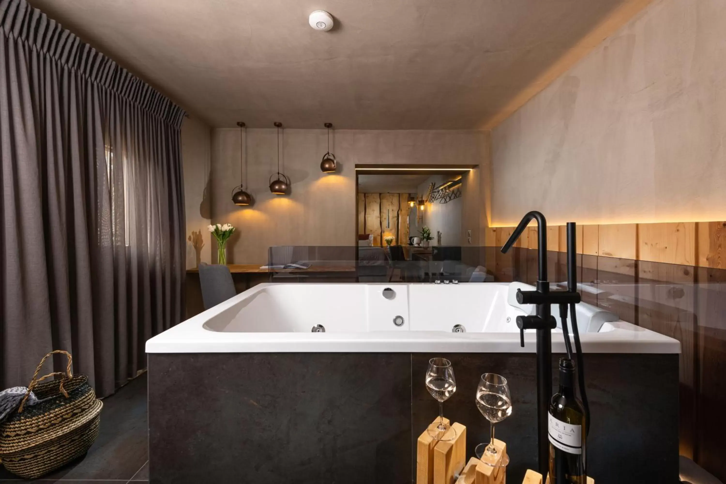 Hot Tub, Bathroom in Tsikeli Boutique Hotel Meteora - Adults Friendly