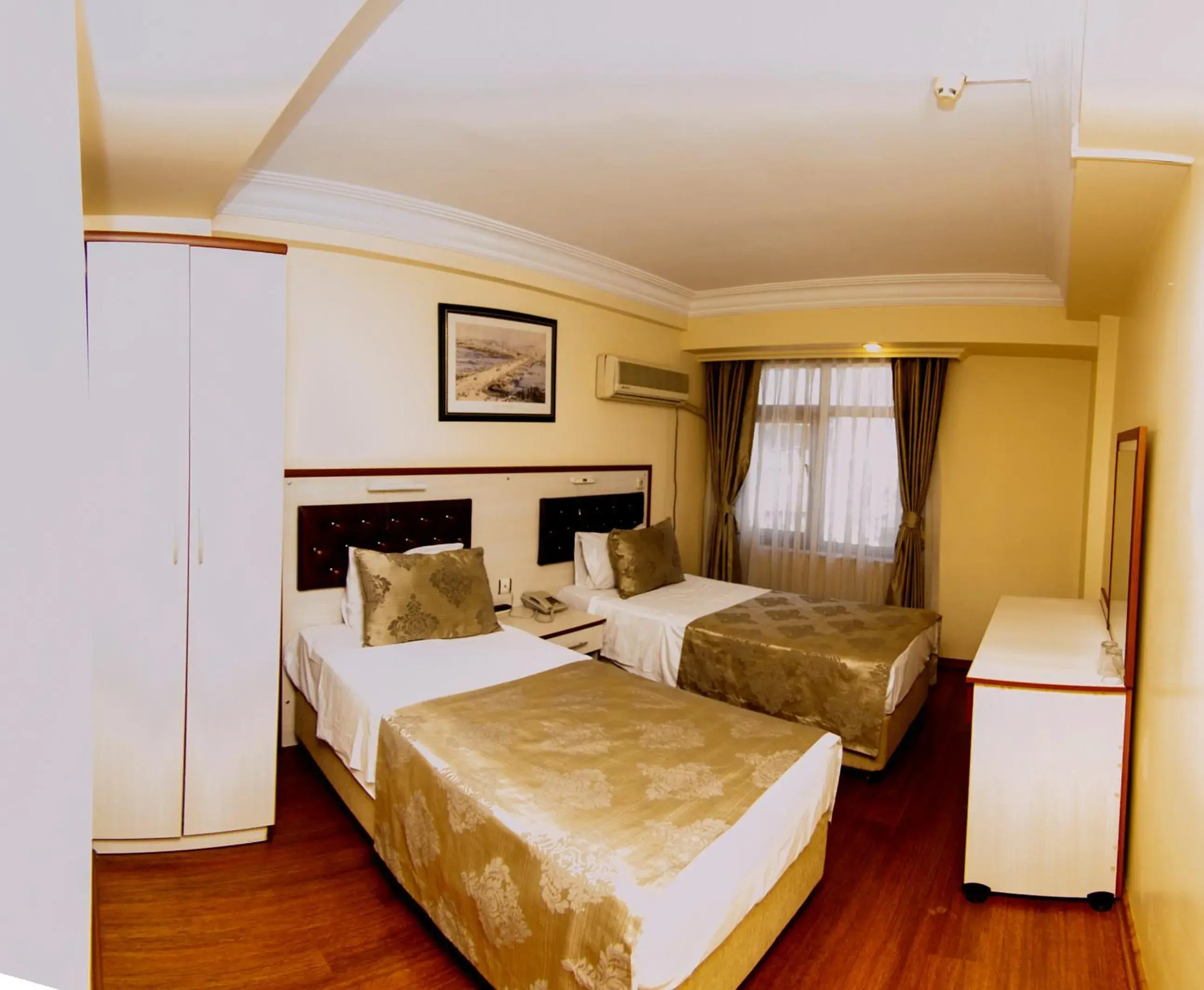 Photo of the whole room, Bed in Tayhan Hotel