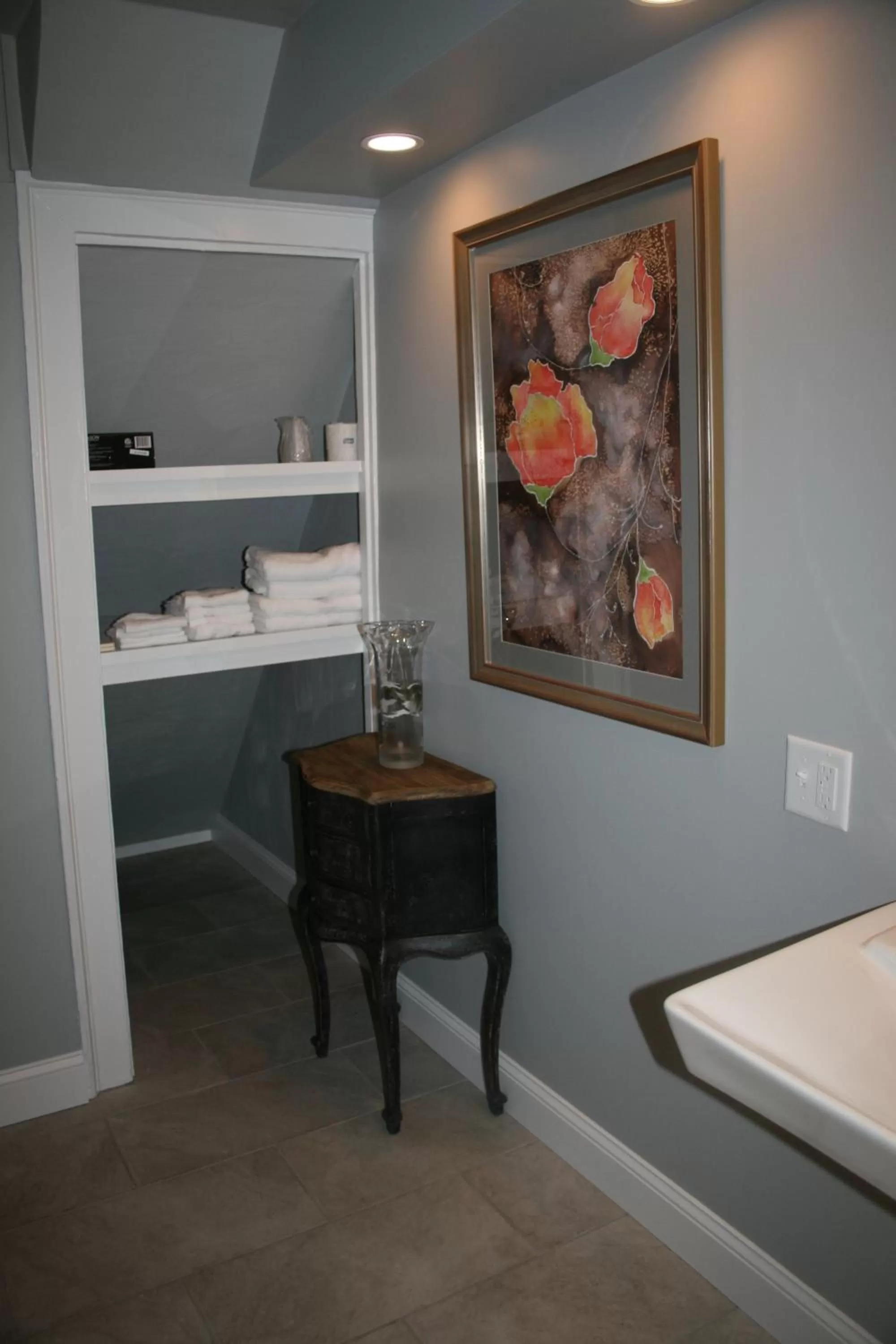 Bathroom in Shea's Riverside Inn & Motel