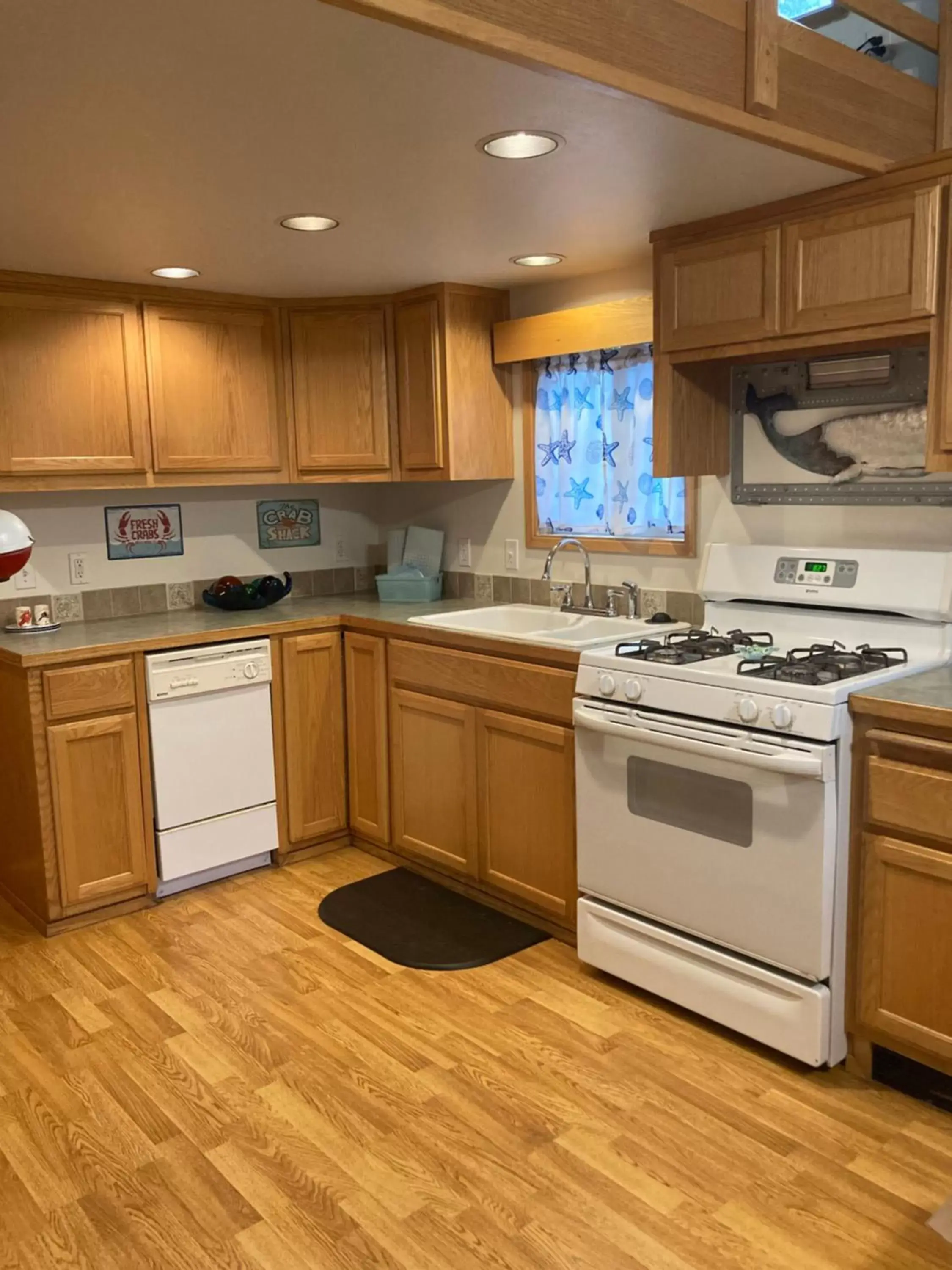 Kitchen/Kitchenette in Whaleshead Beach Resort