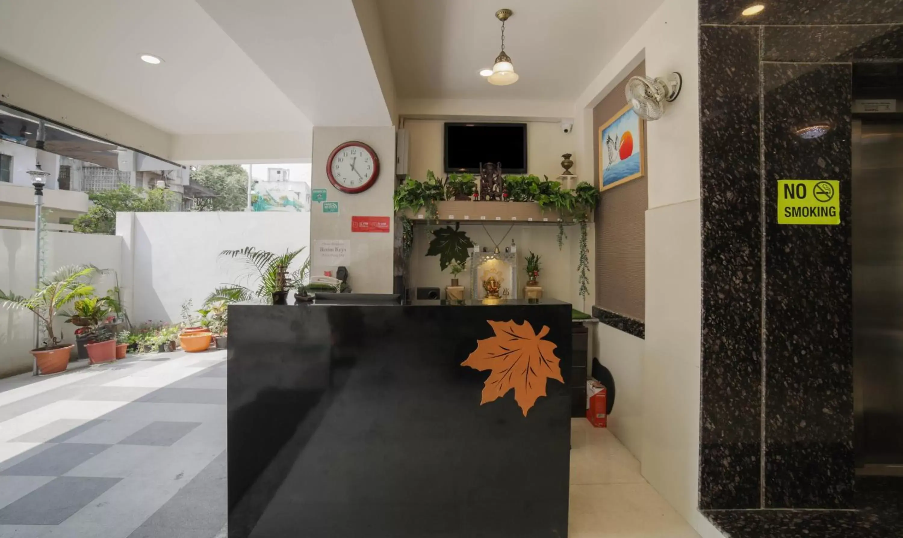 Lobby or reception in Itsy Hotels Le Clover Lobby or reception in Itsy Hotels Le Clover