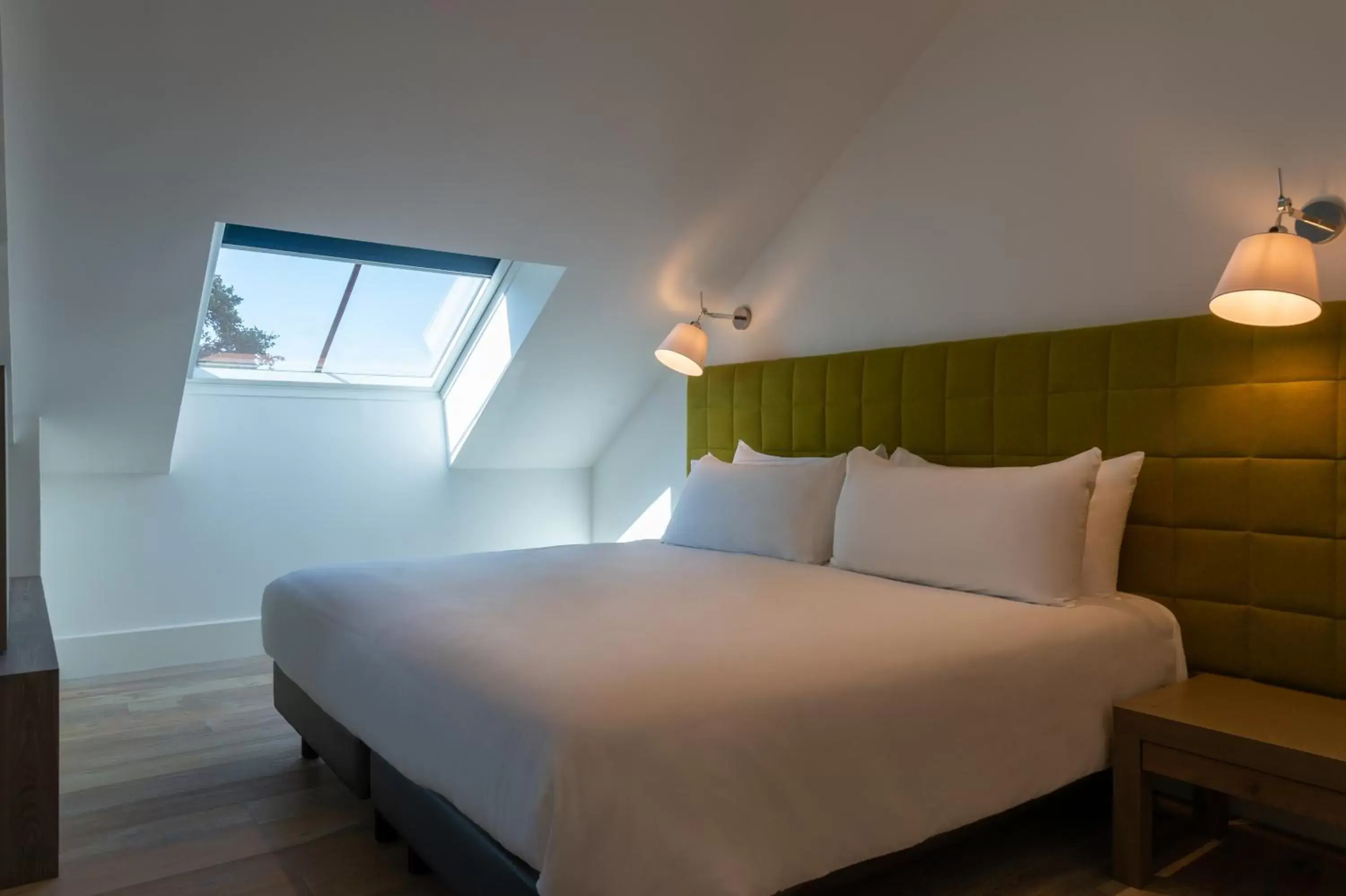 Bedroom, Bed in Hôtel Ginkgo - SPA Biloba