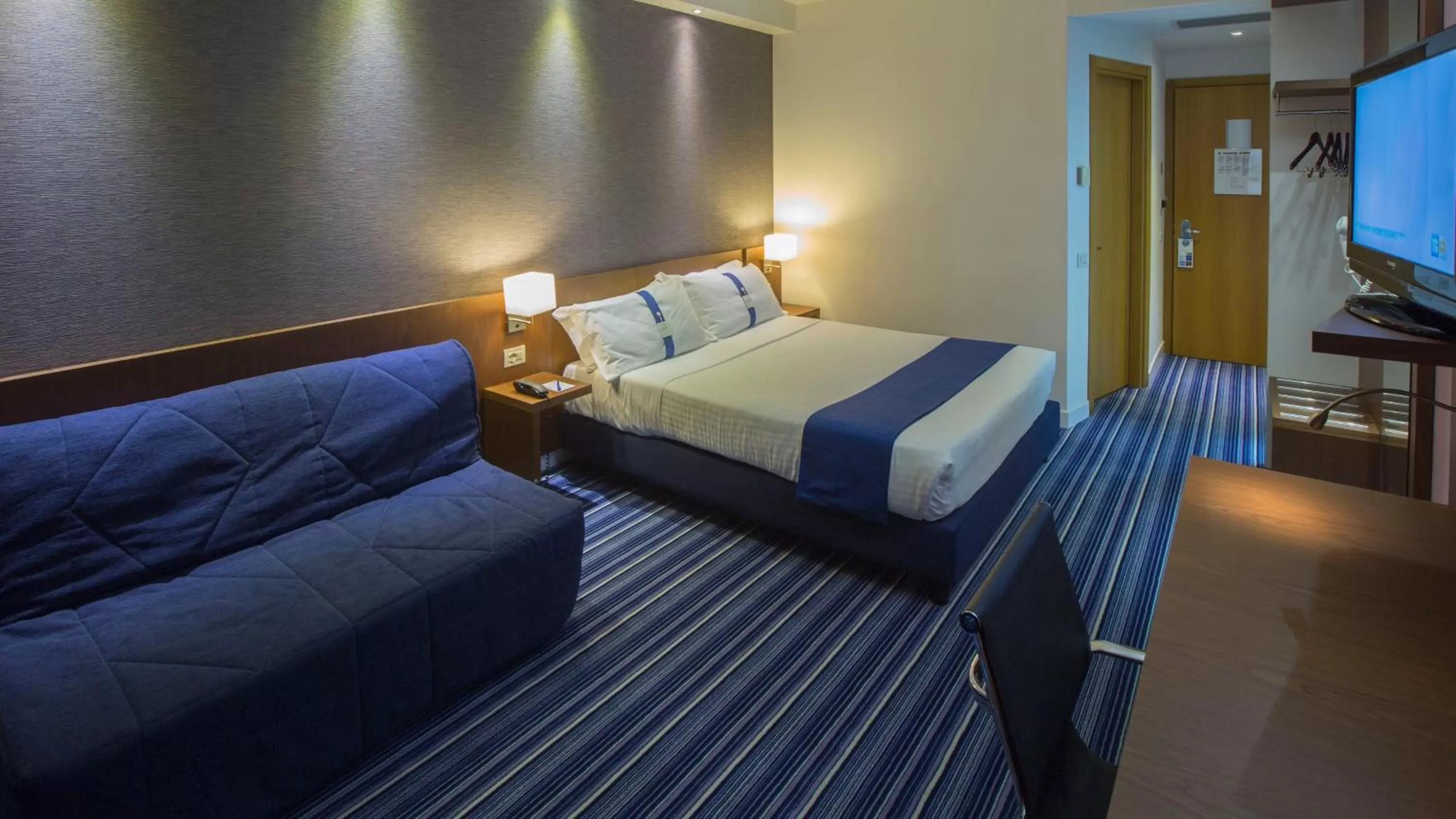 Photo of the whole room, Bed in GP Hotel