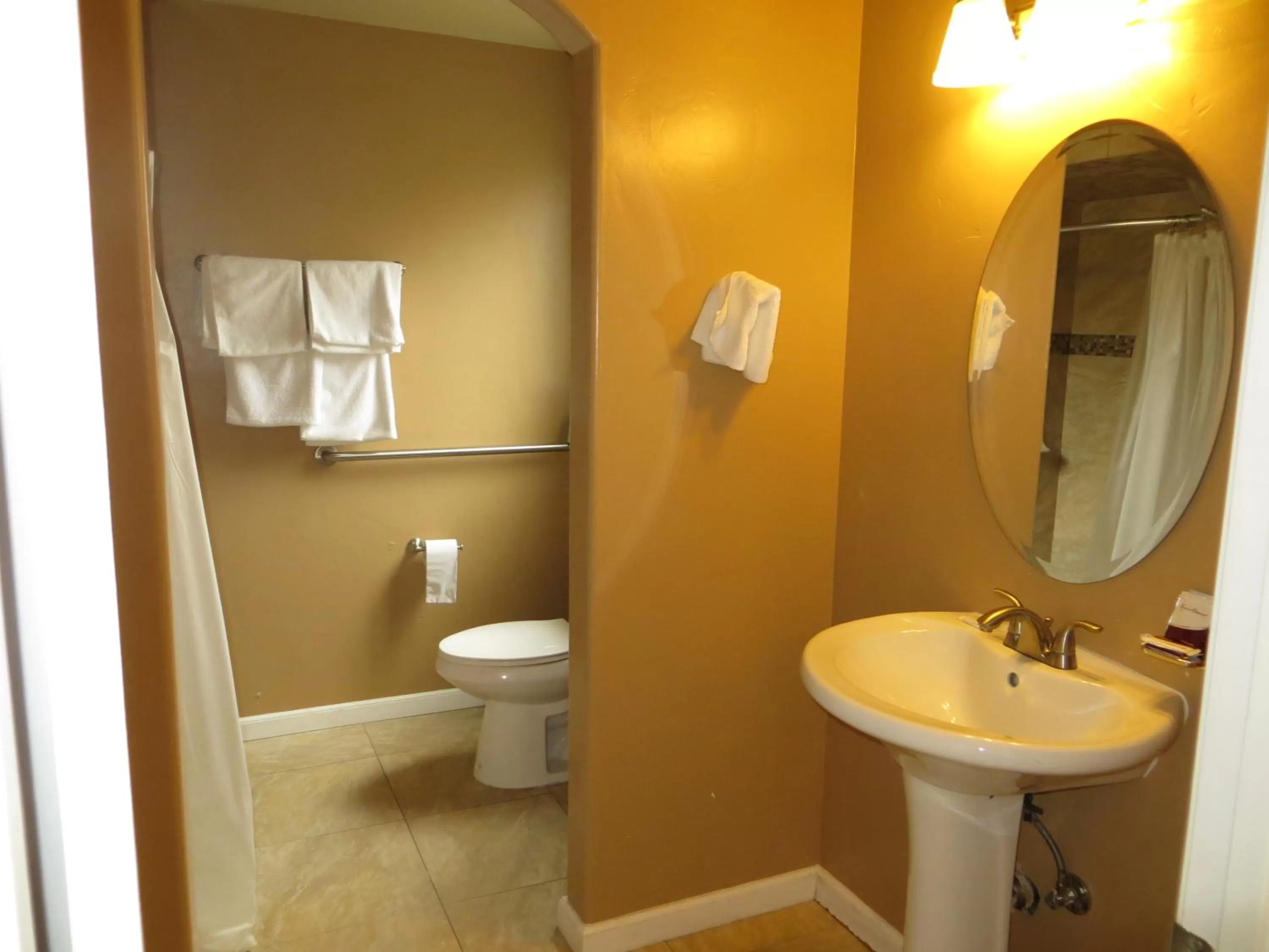 Bathroom in Drift Inn, LLC