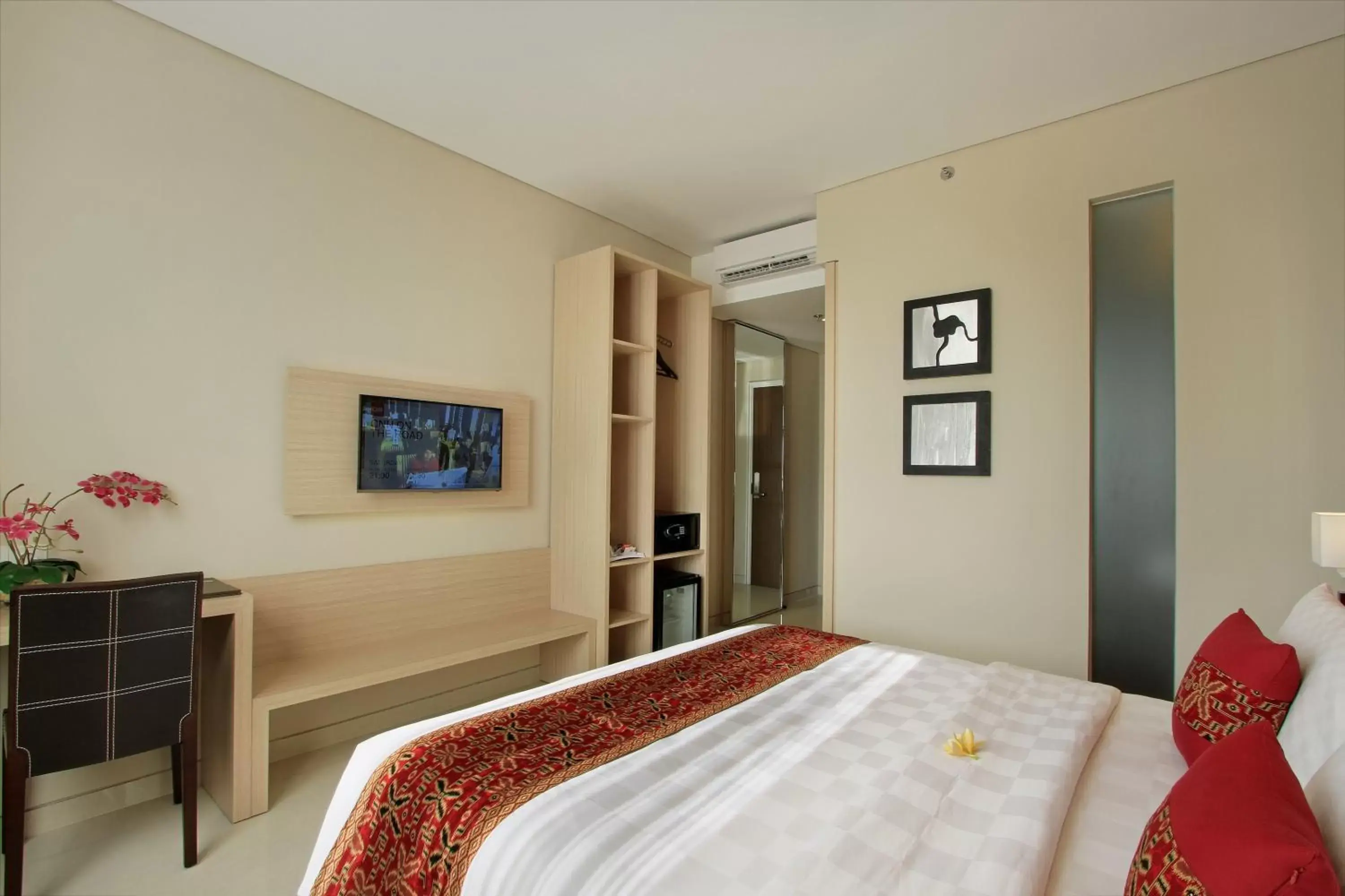 Bedroom, Bed in Ohana Hotel Kuta