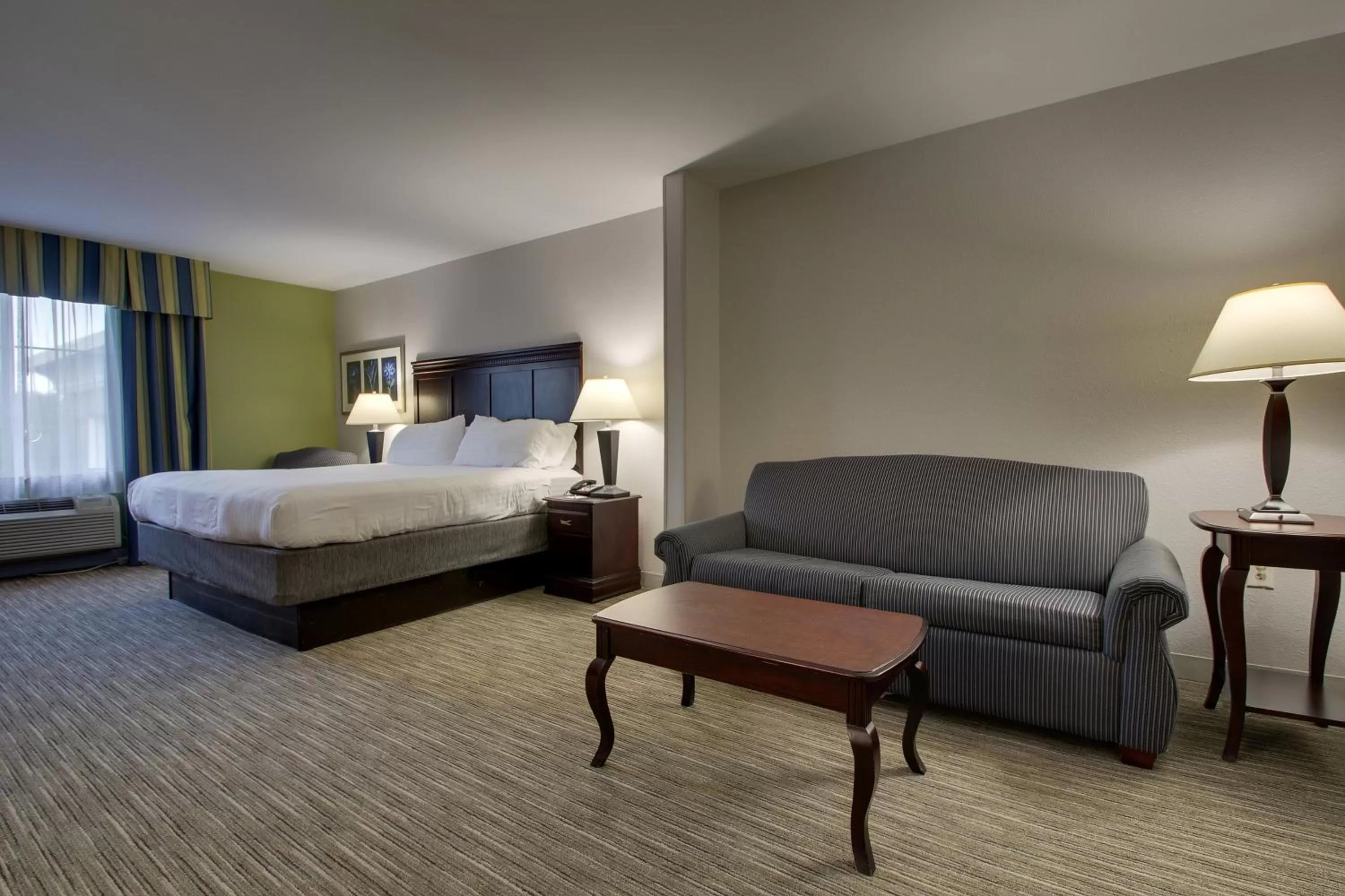 Bedroom, Bed in Holiday Inn Express Hotel & Suites Middleboro Raynham by IHG