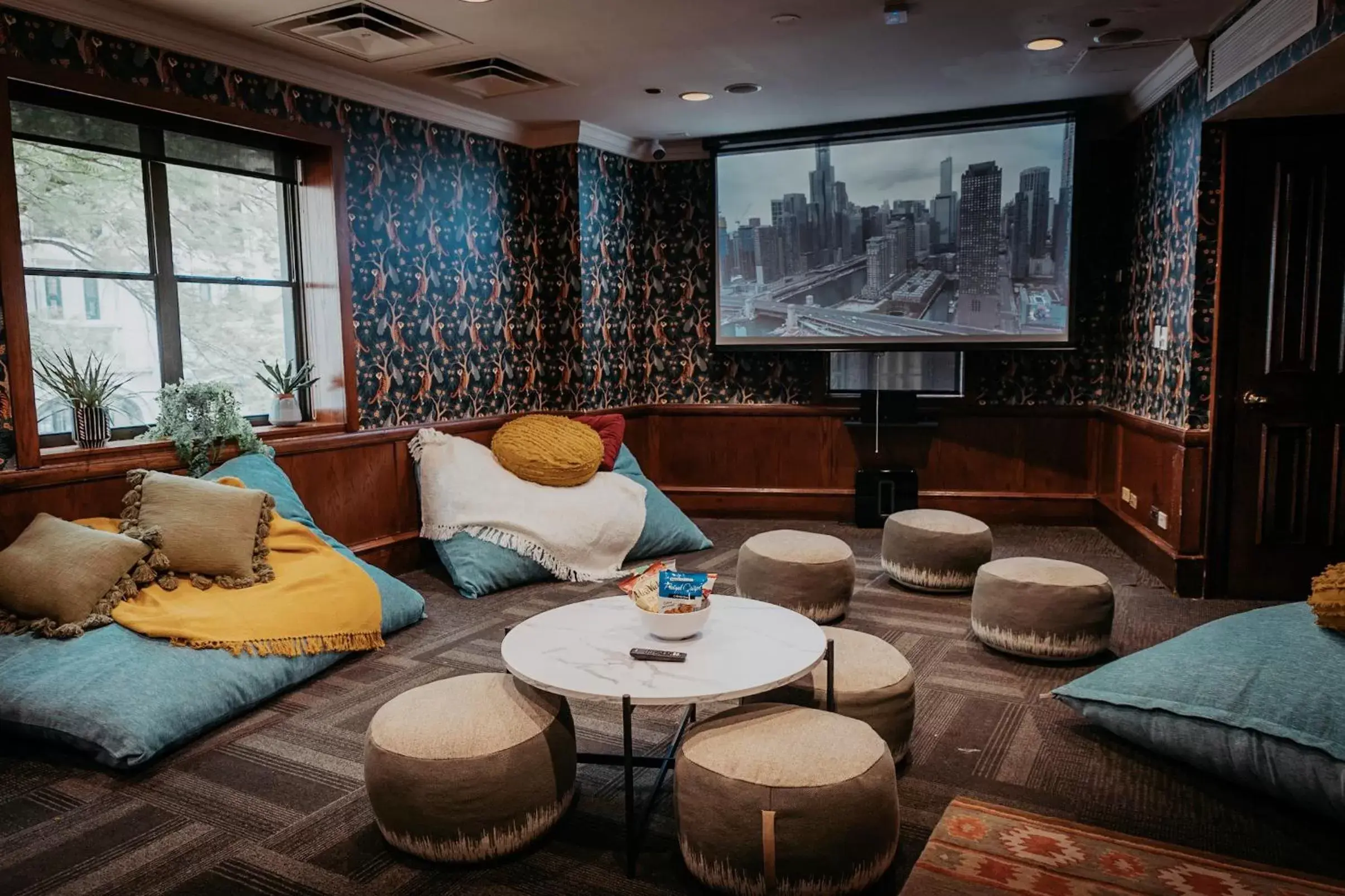 Communal lounge/ TV room, Seating Area in Selina Chicago