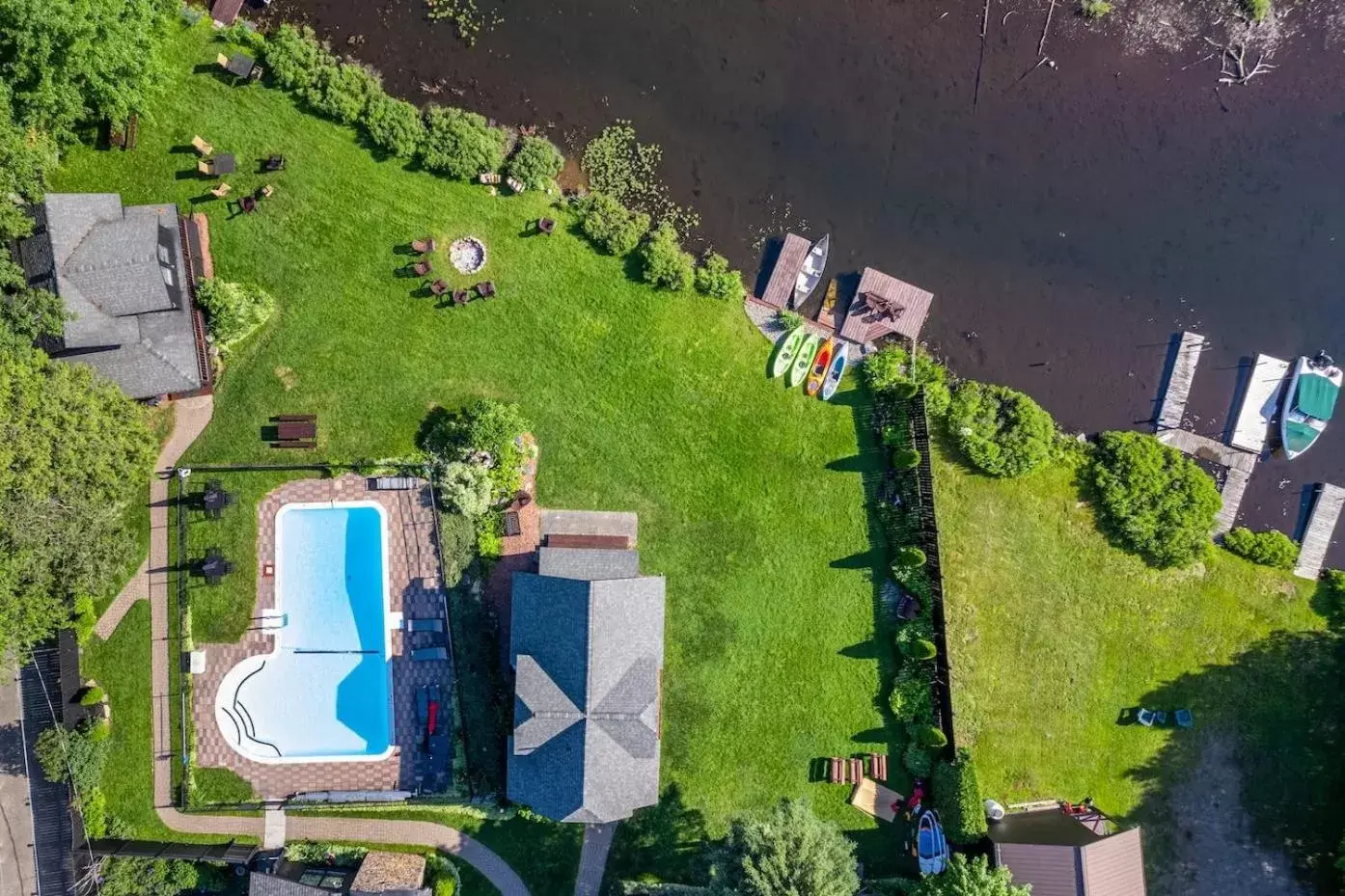 Bird's eye view, Bird's-eye View in Placid Bay Hotel