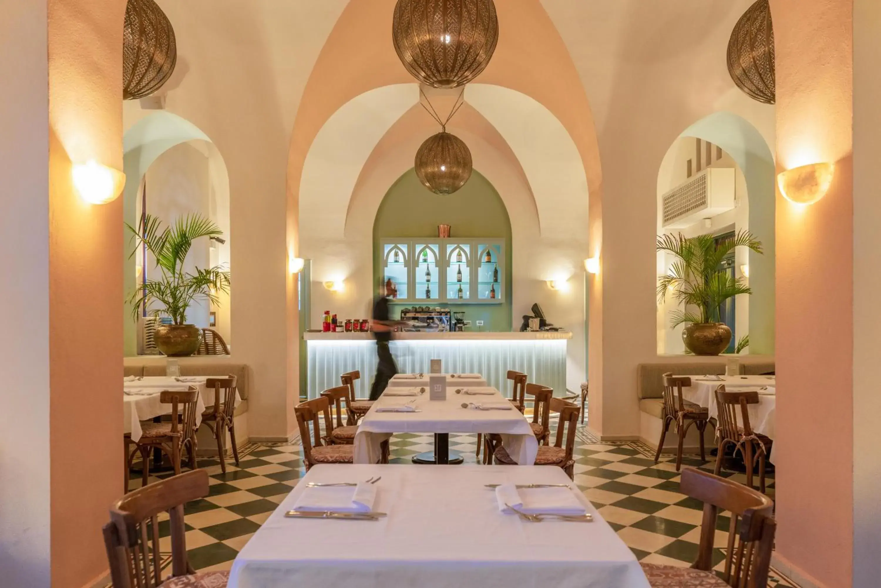 Restaurant/Places to Eat in Ali Pasha Hotel