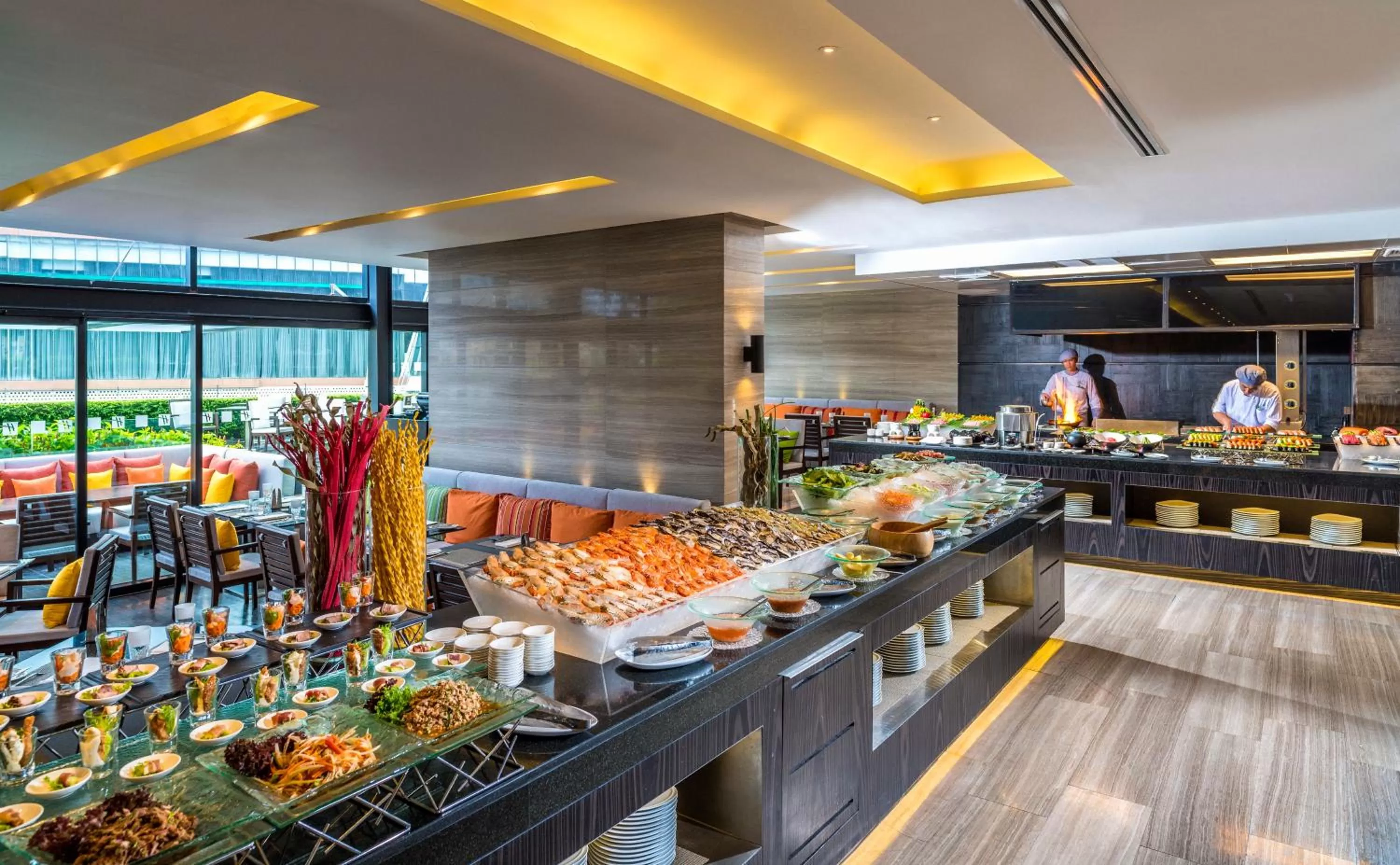 Restaurant/places to eat in Holiday Inn Bangkok Sukhumvit by IHG