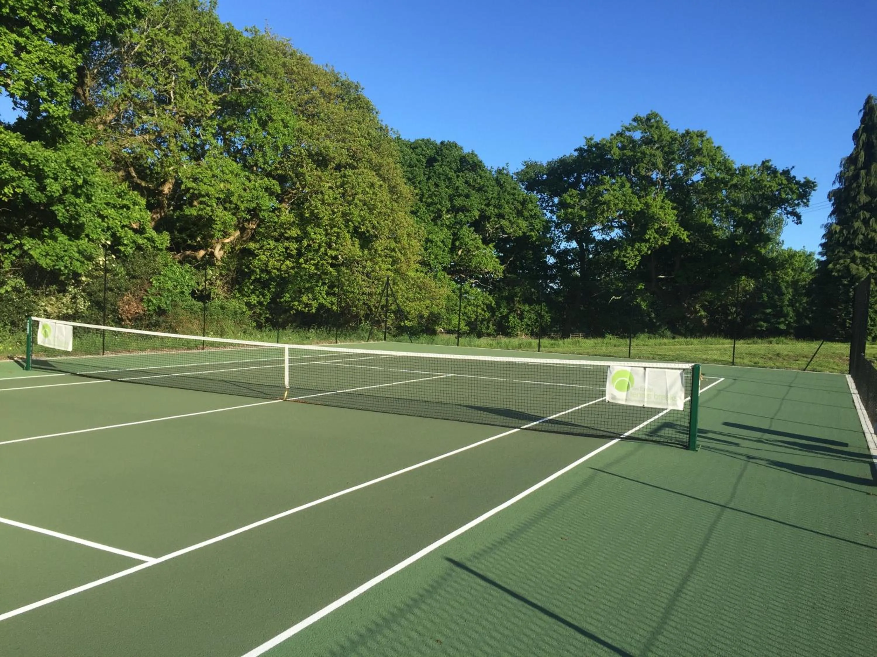 Tennis court in Passford House Hotel