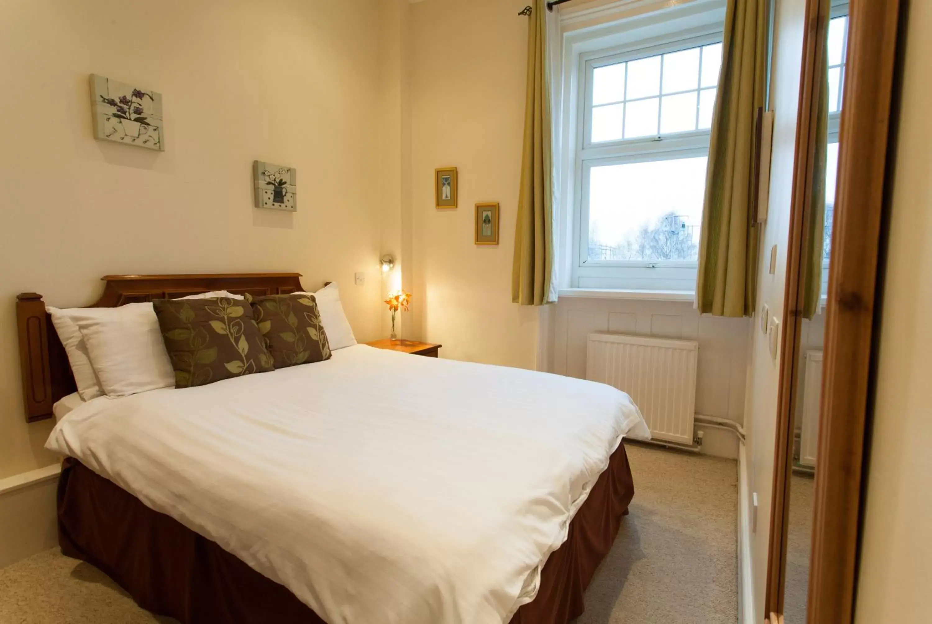 Bedroom in The Walnut Tree Inn