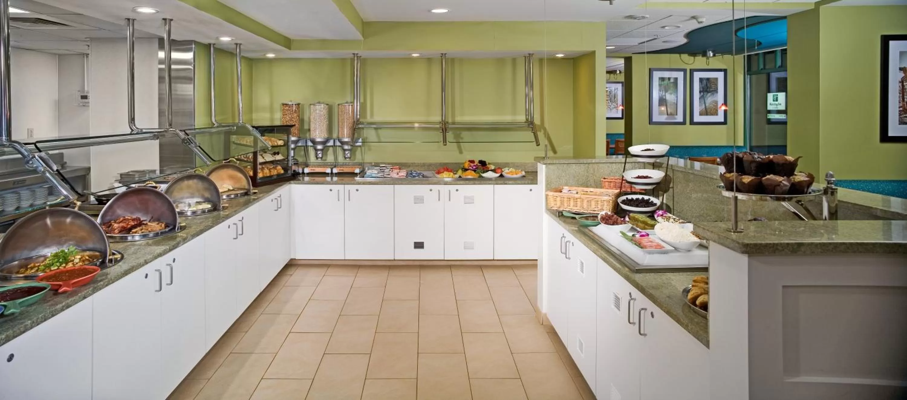 Restaurant/places to eat in Holiday Inn & Suites Virginia Beach - North Beach by IHG