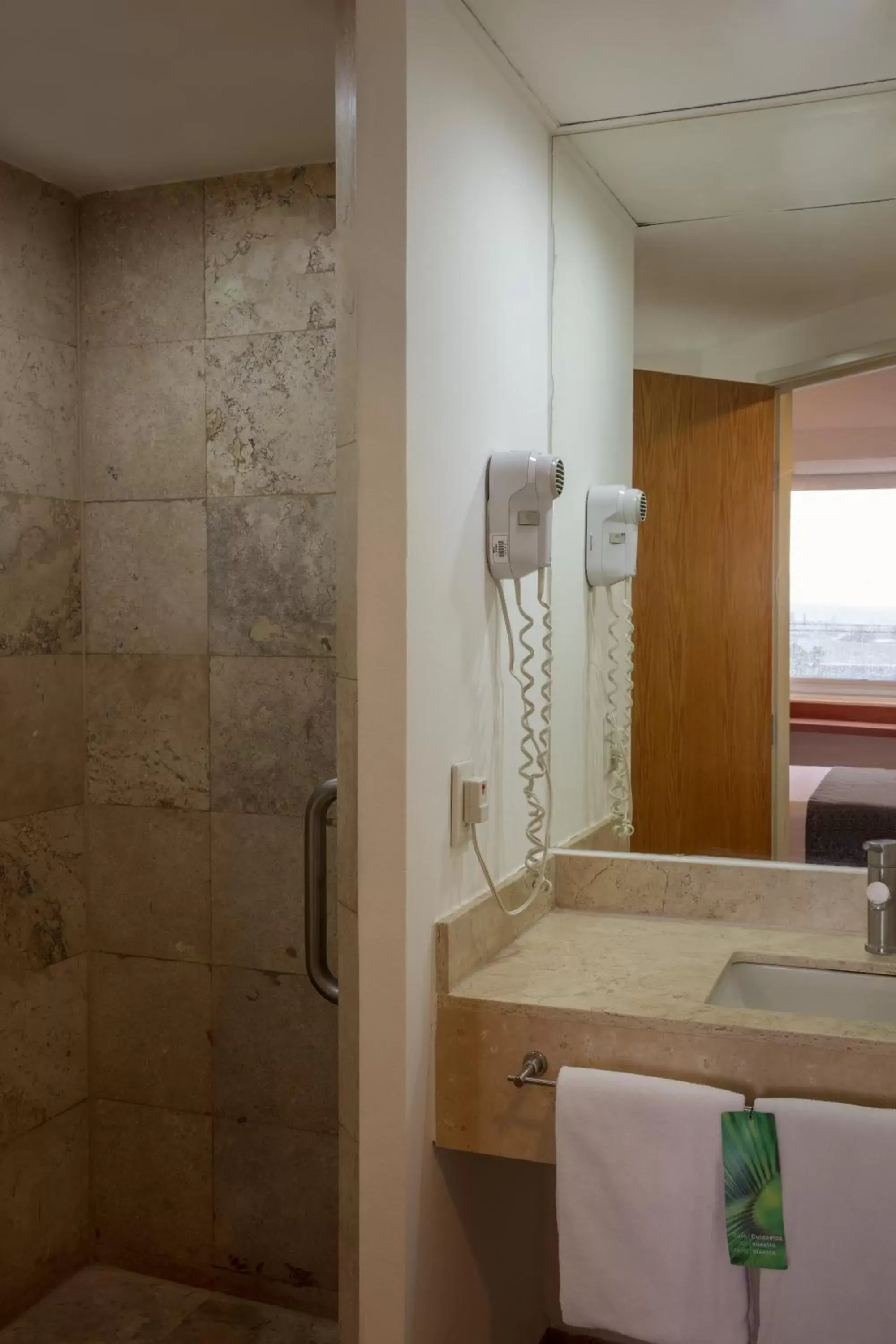 Photo of the whole room, Bathroom in One Puebla FINSA