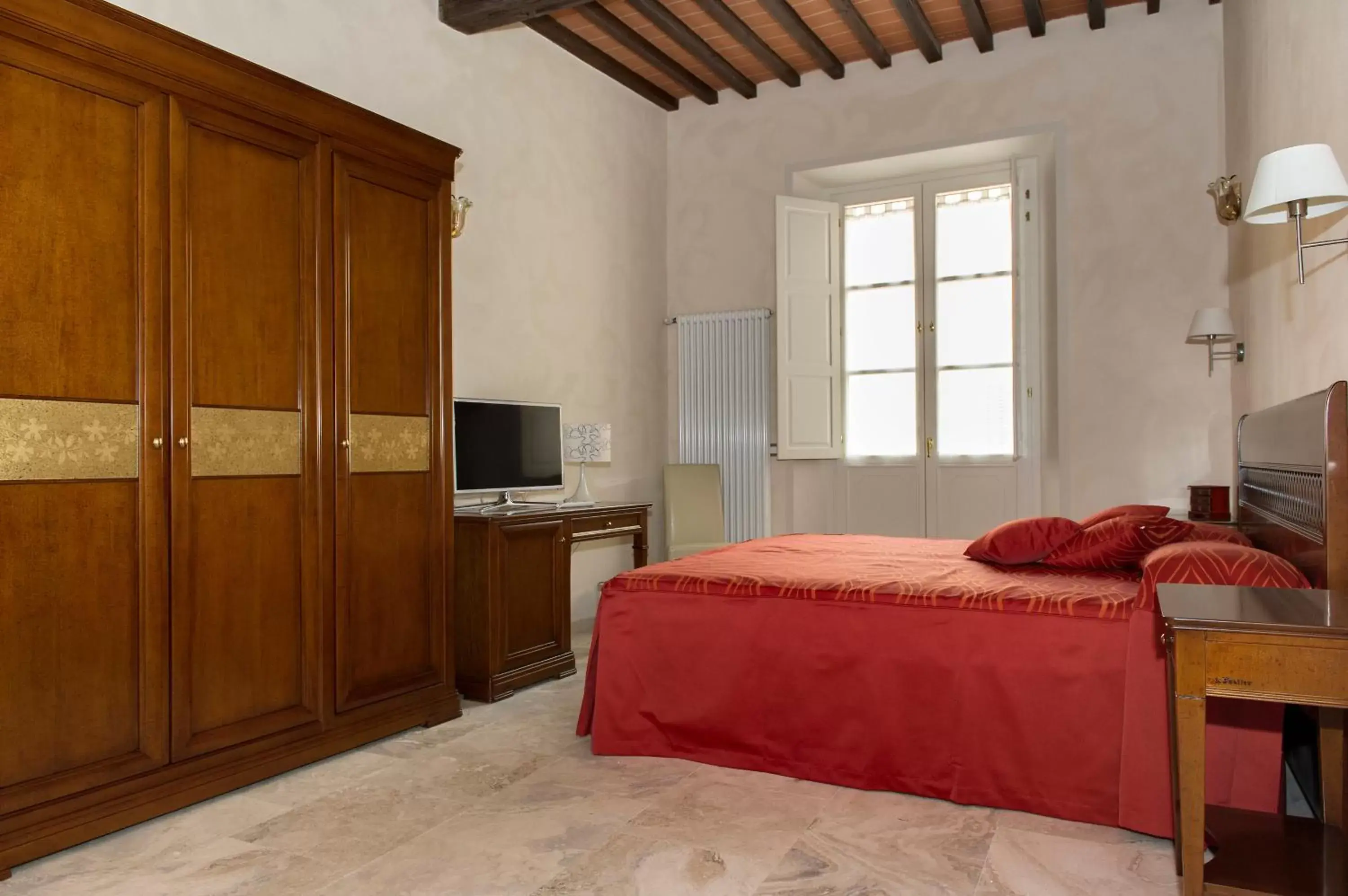 Bedroom, TV/Entertainment Center in Relais Dei Mercanti B&B And Suites