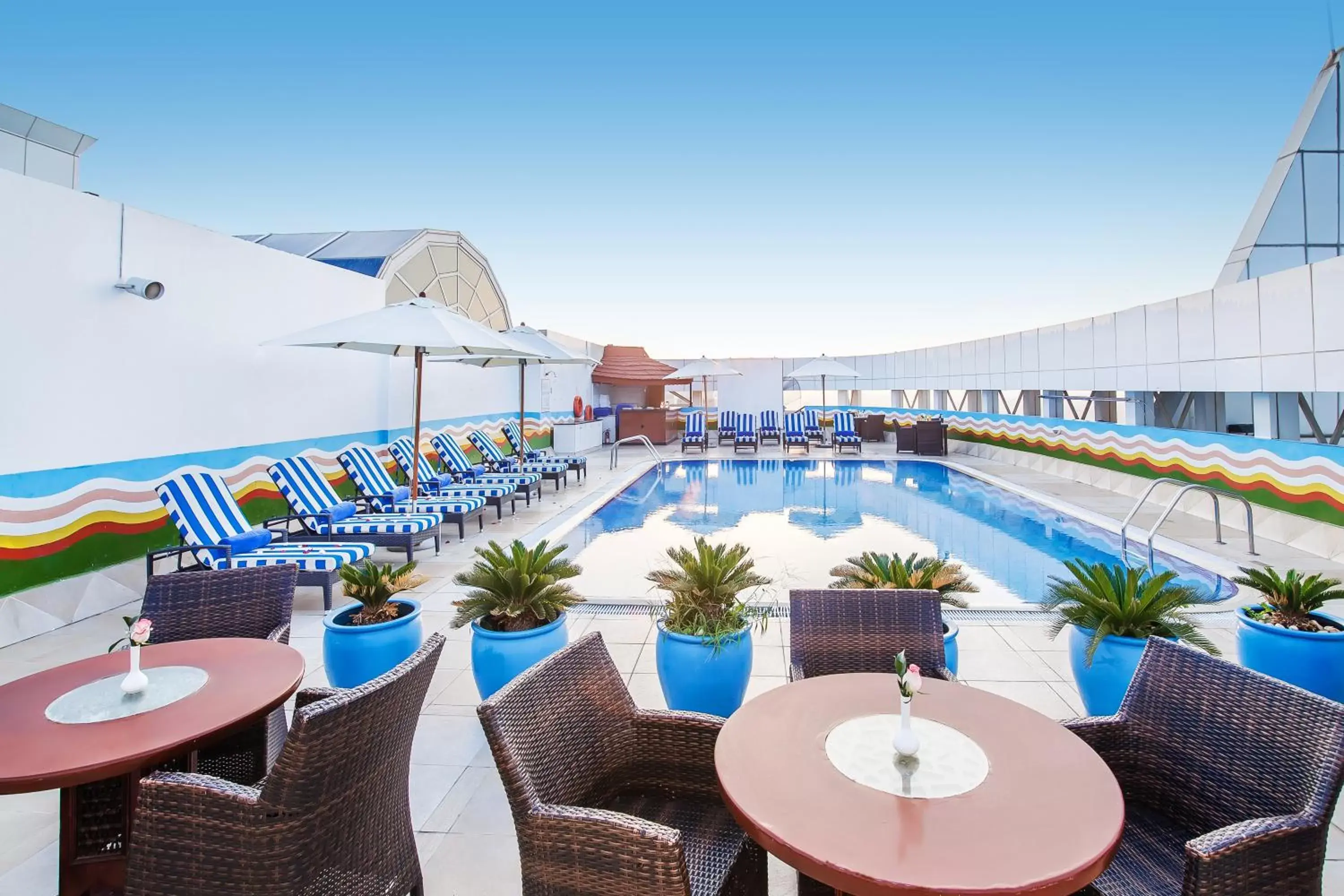 Swimming pool in Grand Excelsior Hotel - Bur Dubai