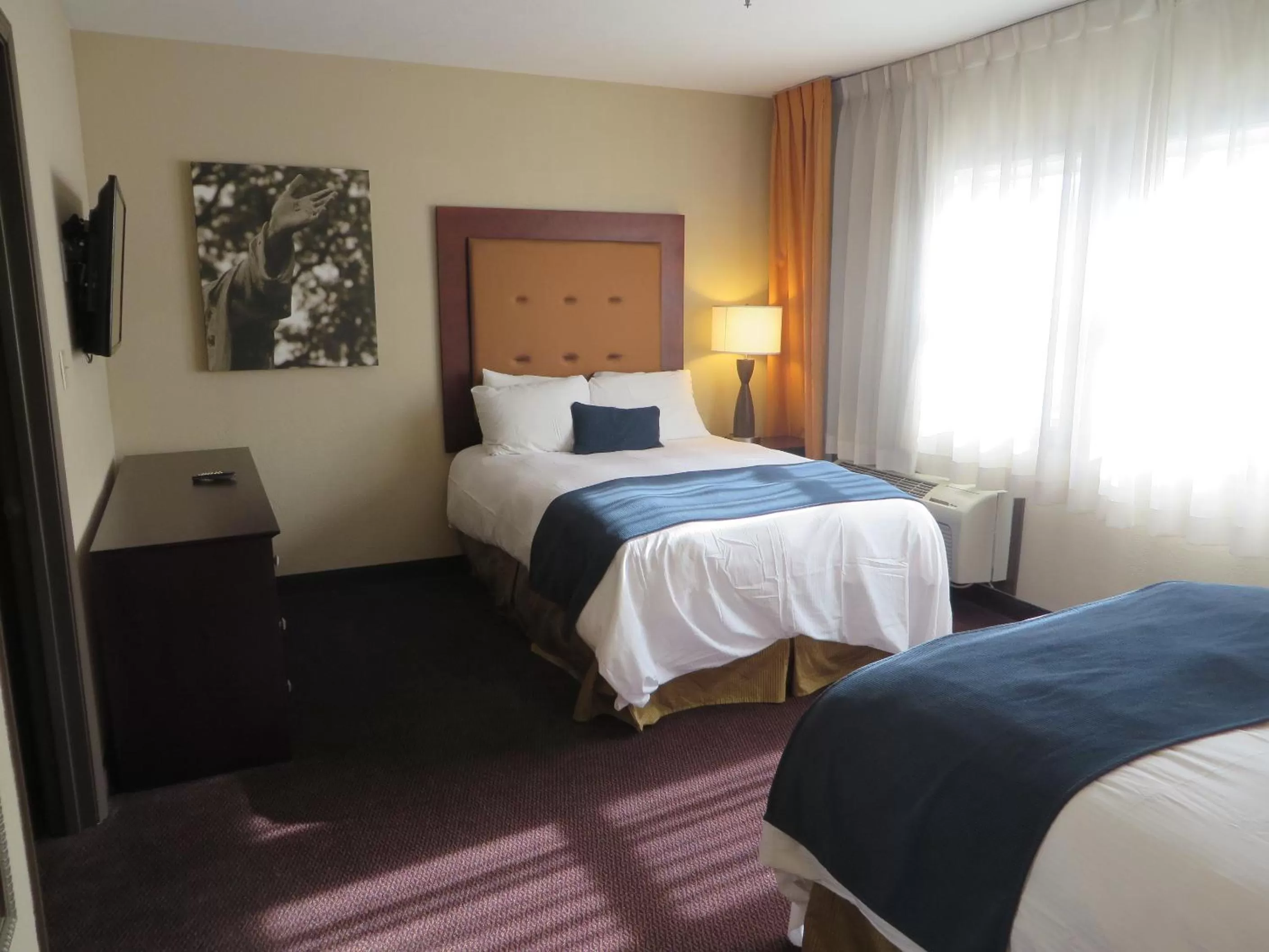 Bedroom, Bed in Ivy Court Inn and Suites