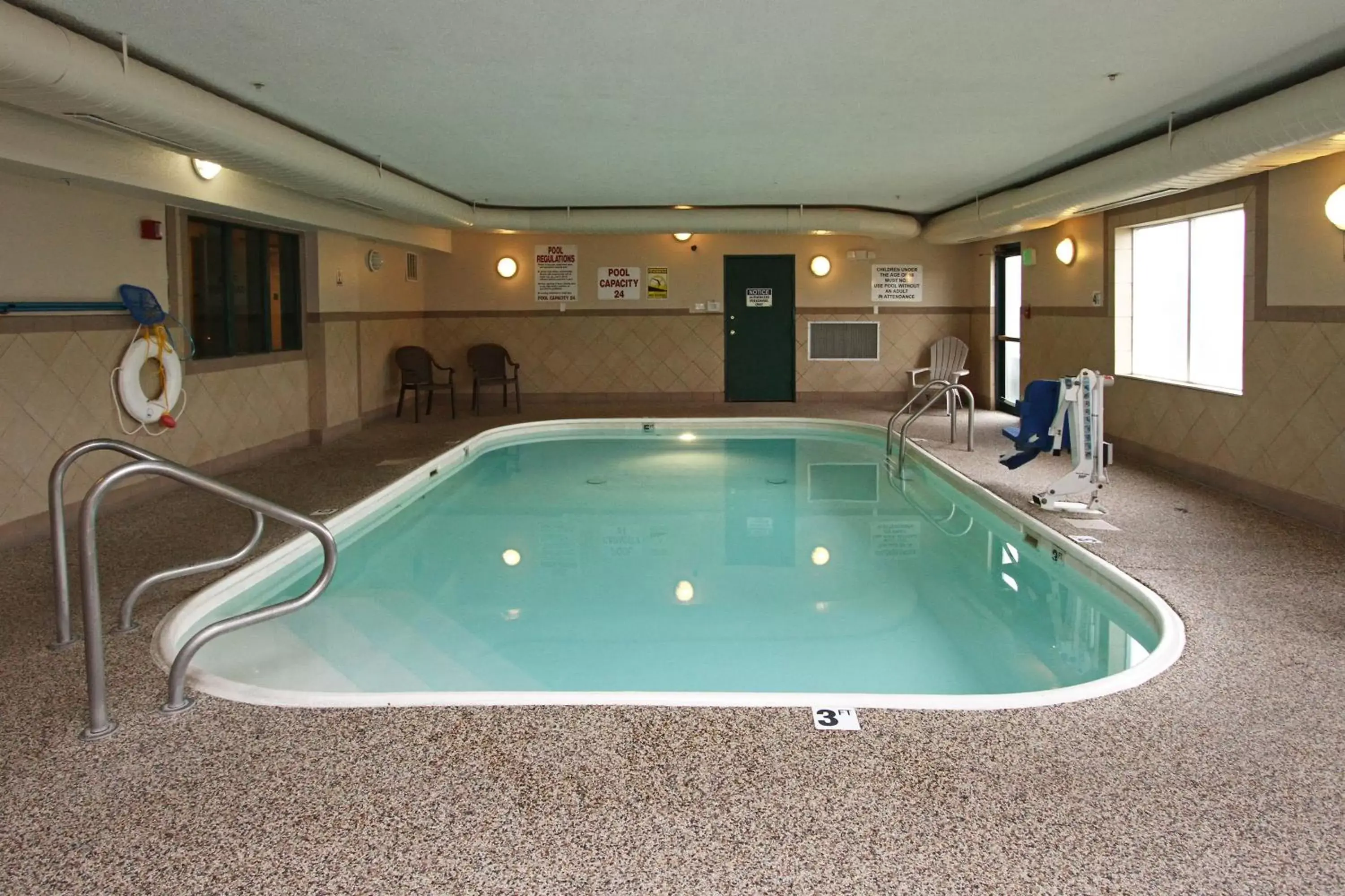 Pool view in New Victorian Inn & Suites Lincoln