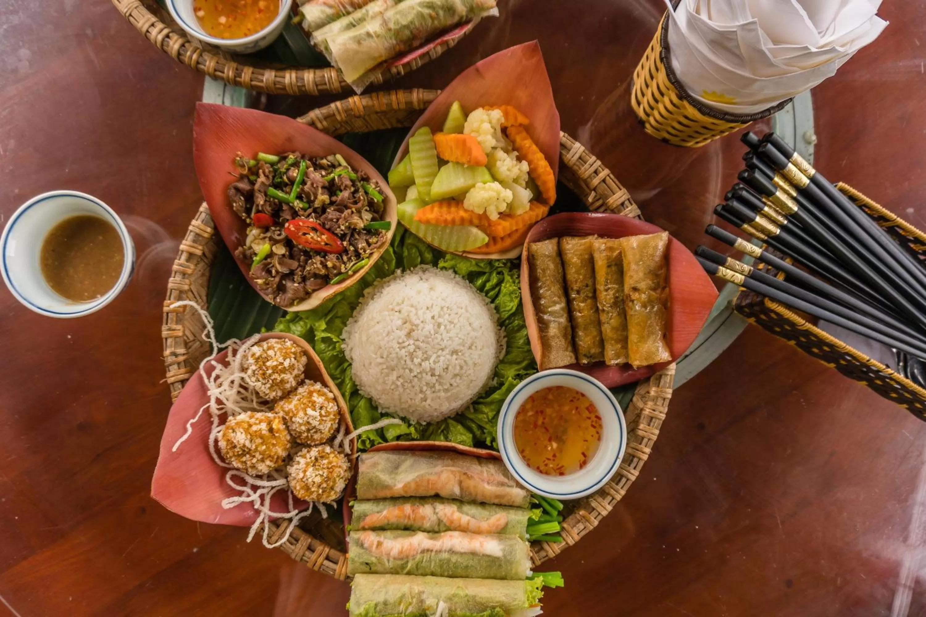 Lunch in Mua Caves Ecolodge (Hang Mua)