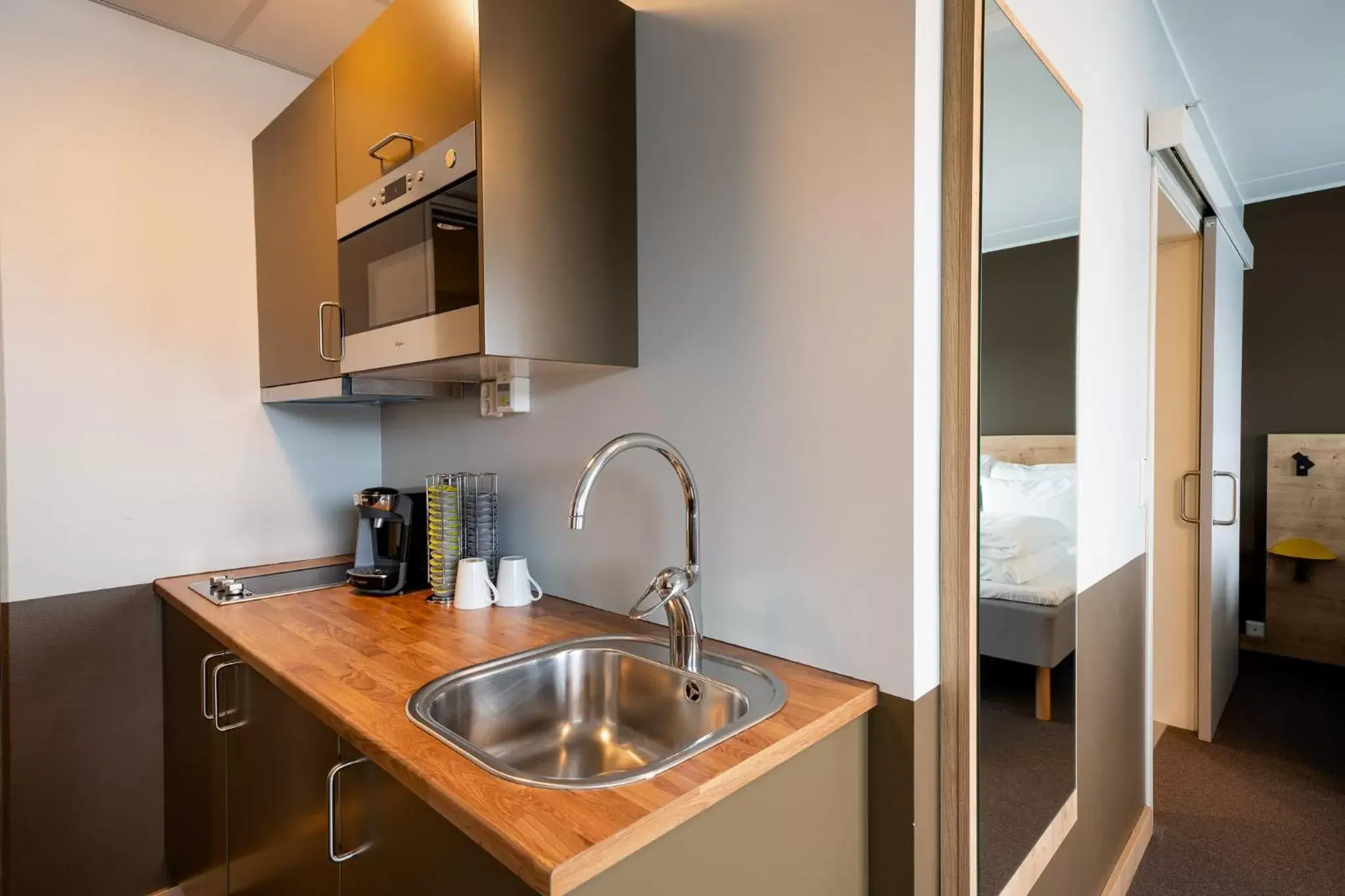 Kitchen or kitchenette, Kitchen/Kitchenette in Smarthotel Hammerfest