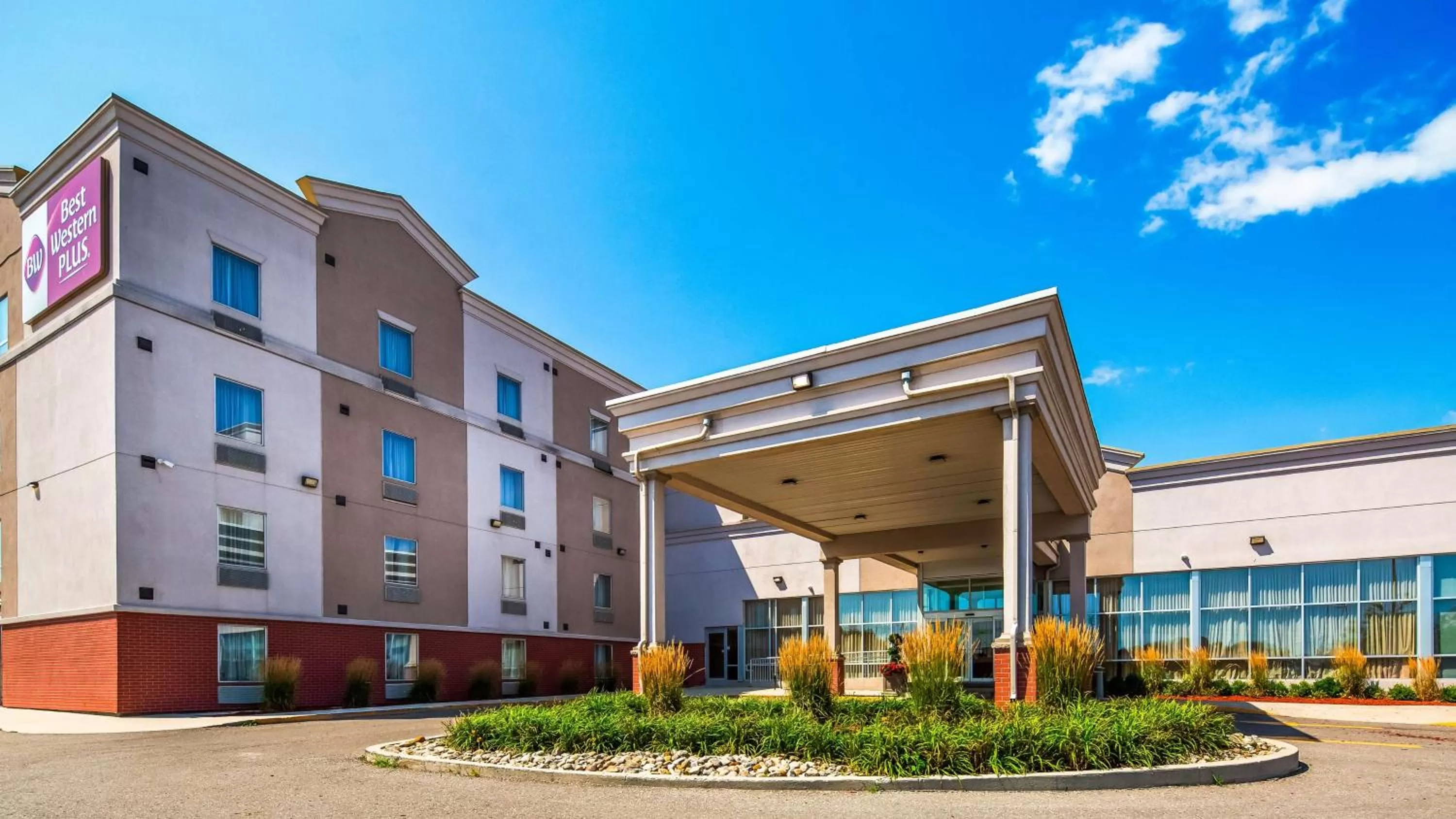 Property building in Best Western Plus Bowmanville
