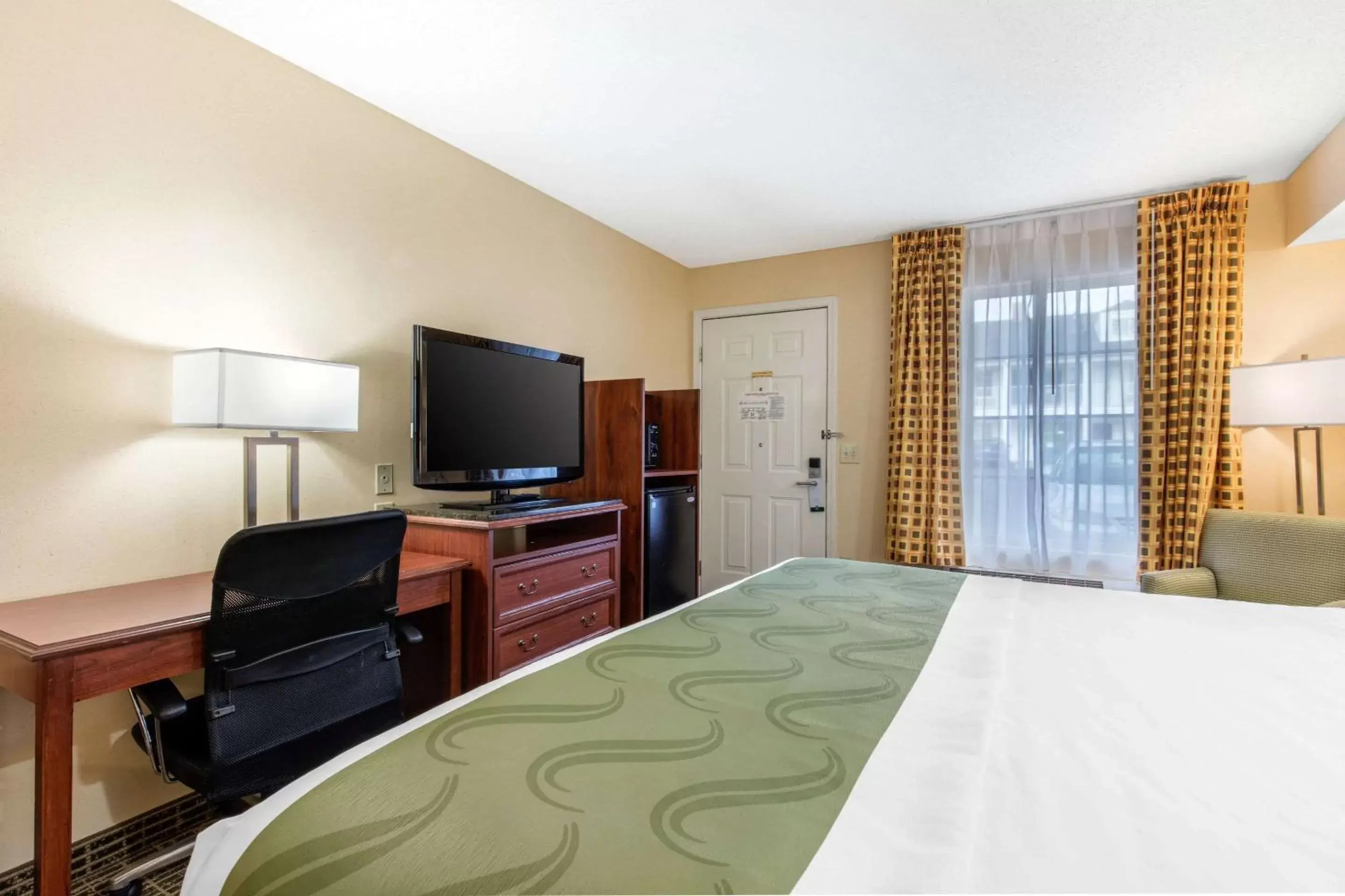 King Room - Smoking/Upper Floor in Quality Inn Scottsboro US/72-Lake Guntersville Area