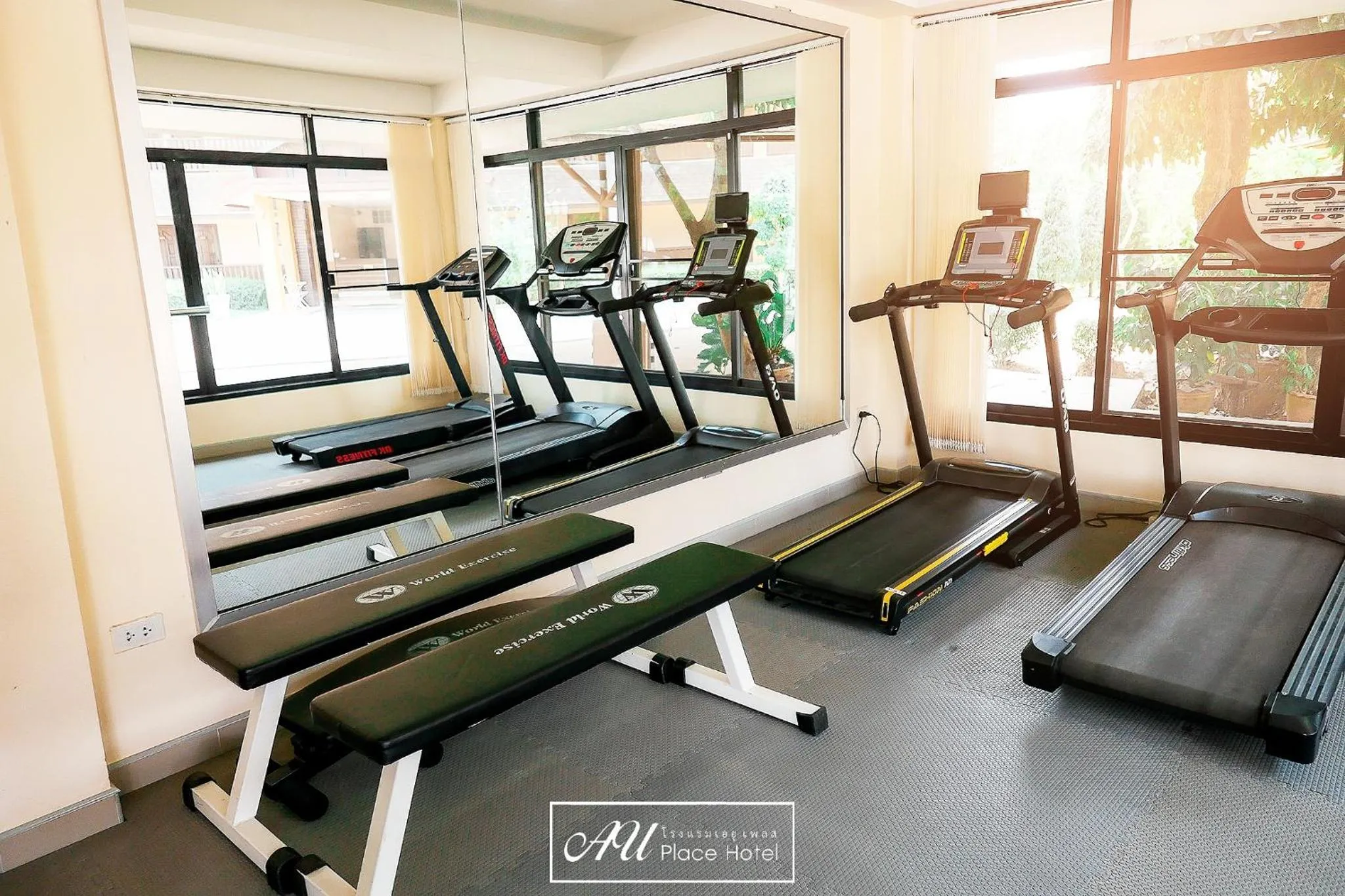Fitness centre/facilities in AU Place Hotel
