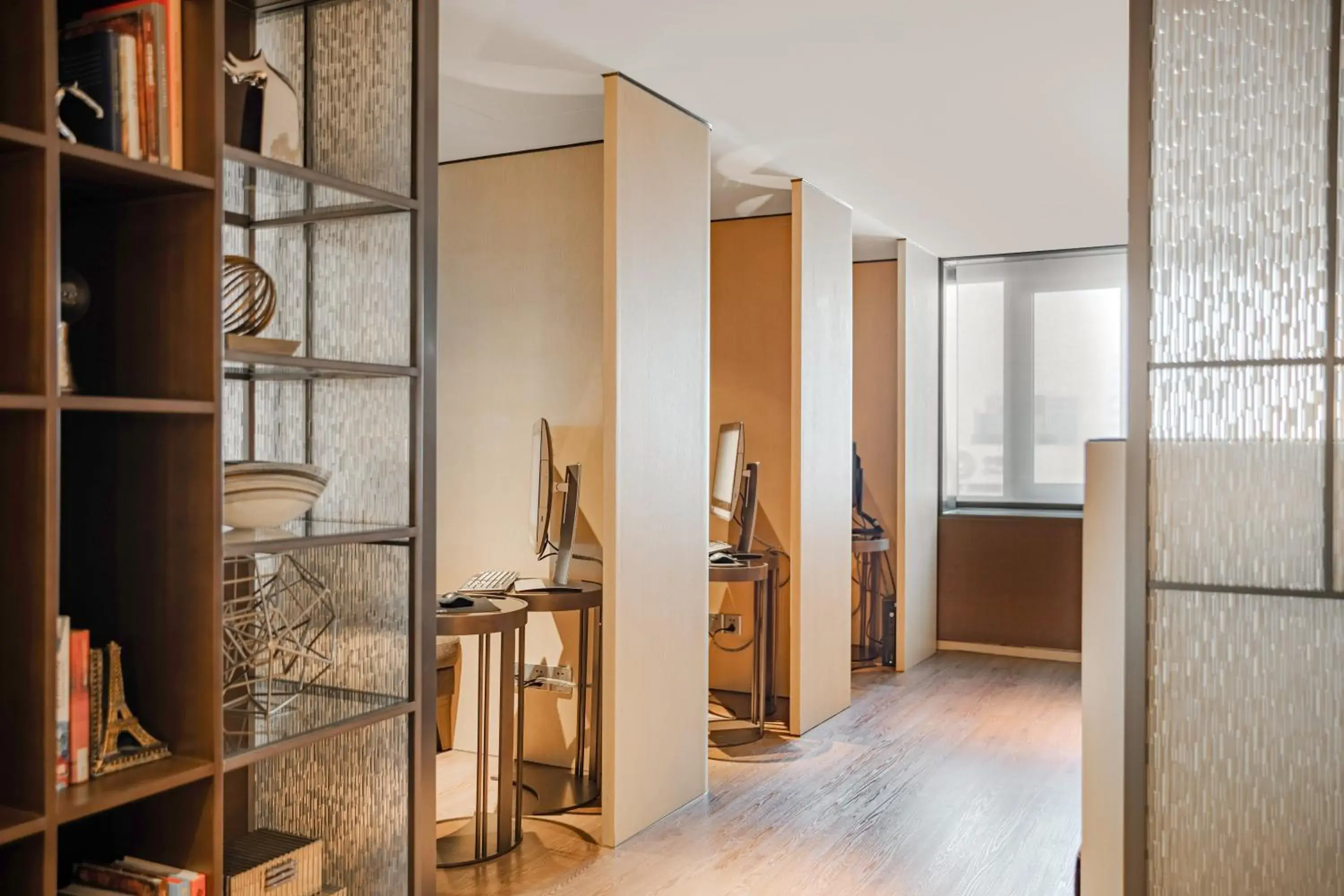 Property building in Radisson Collection Hotel, Yangtze Shanghai Property building in Radisson Collection Hotel, Yangtze Shanghai