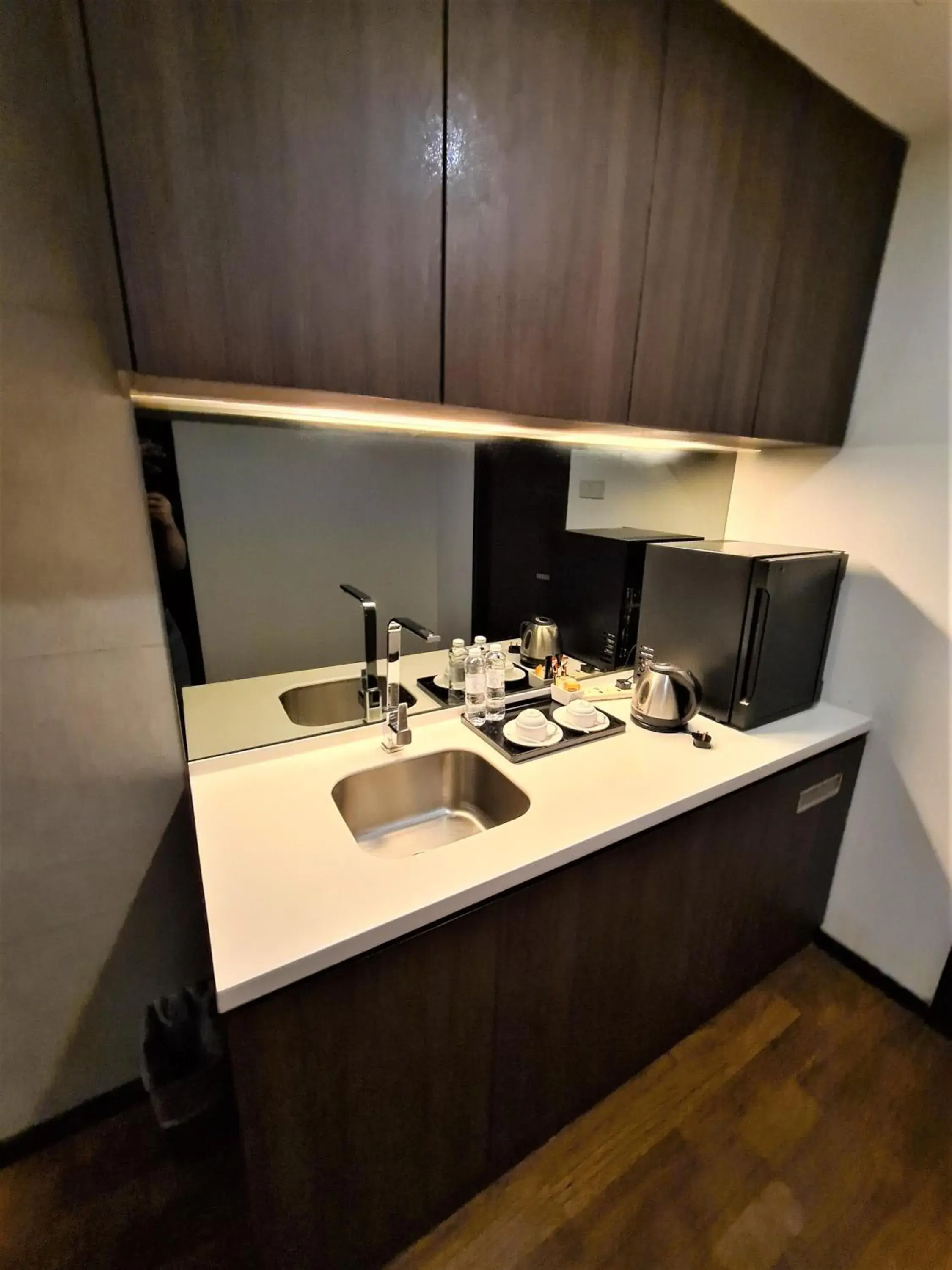 Kitchen/Kitchenette in Nexus Business Suite Hotel