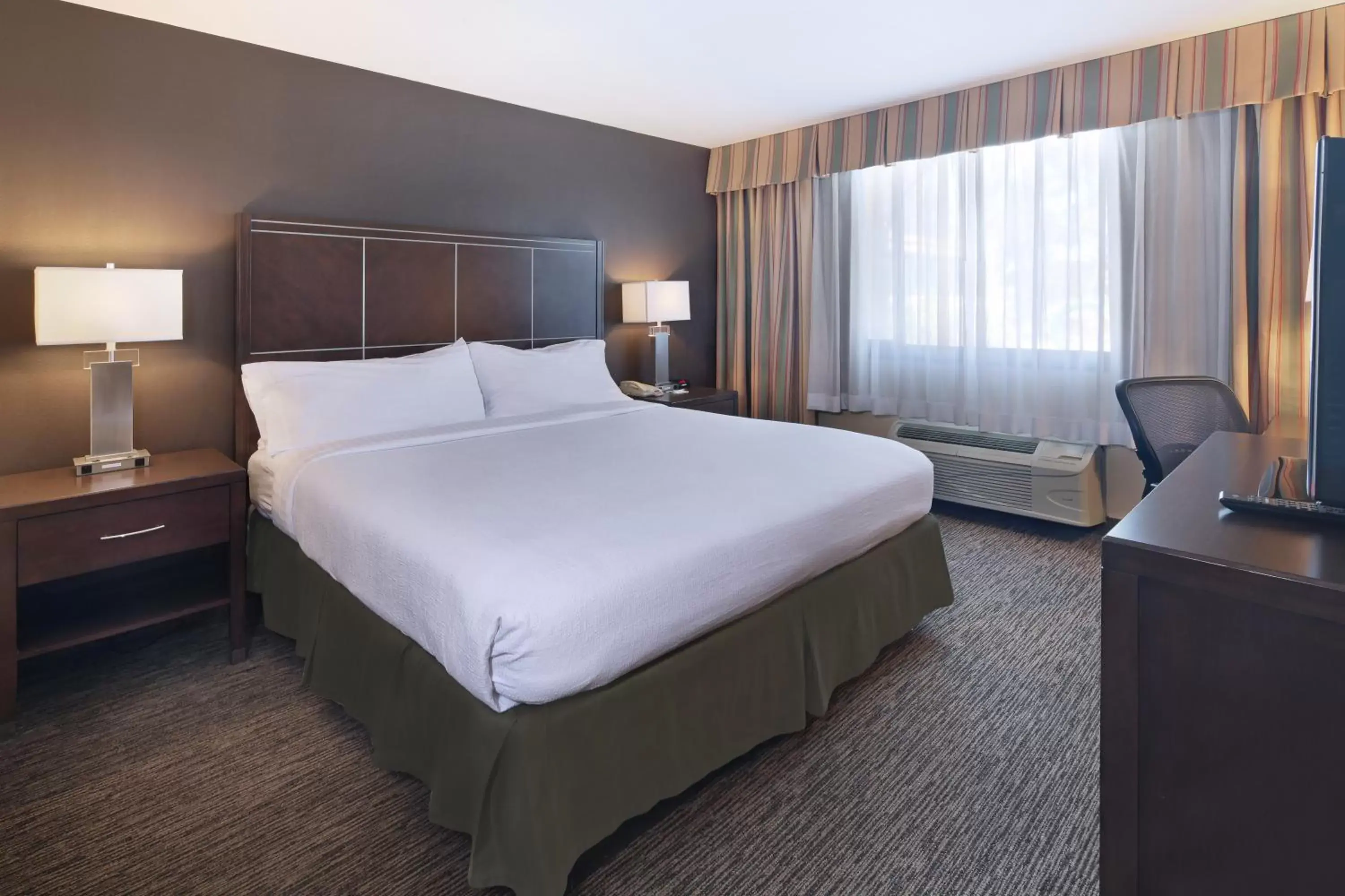 Bed in Holiday Inn Hotel & Suites Anaheim, an IHG Hotel
