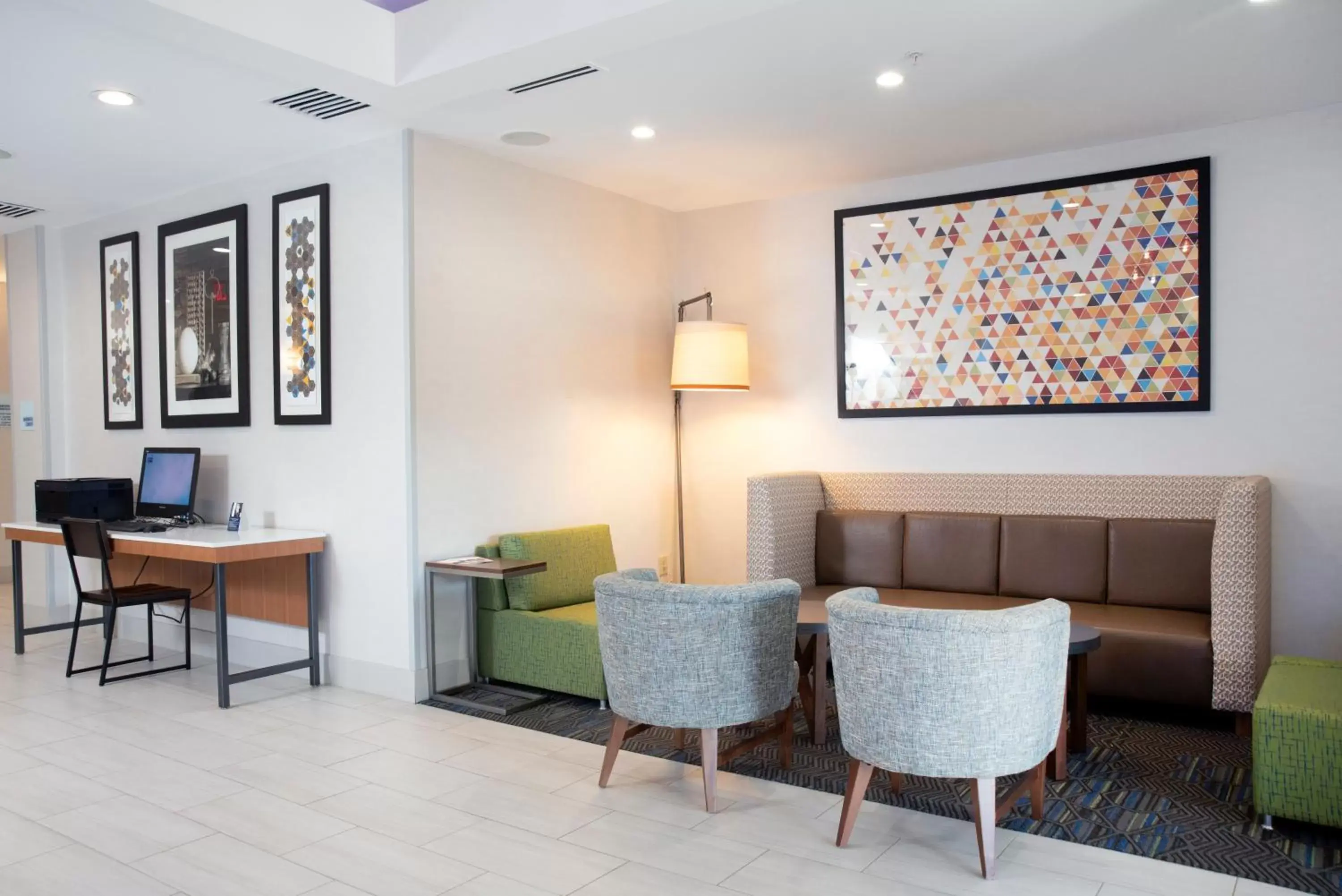 Property building, Seating Area in Holiday Inn Express Hotel & Suites Chester, an IHG Hotel