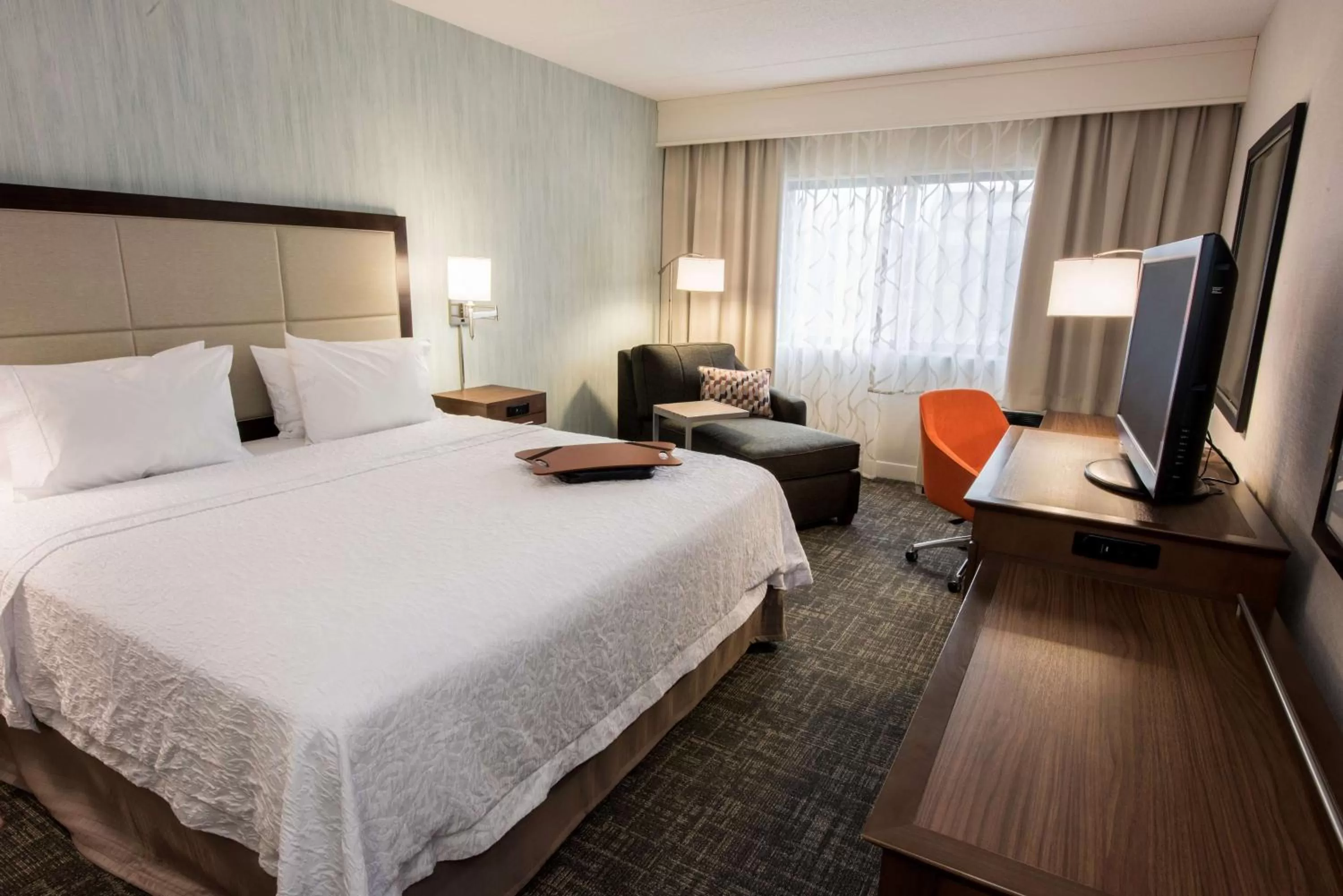 Bed in Hampton Inn Albany-Western Ave/University Area, NY