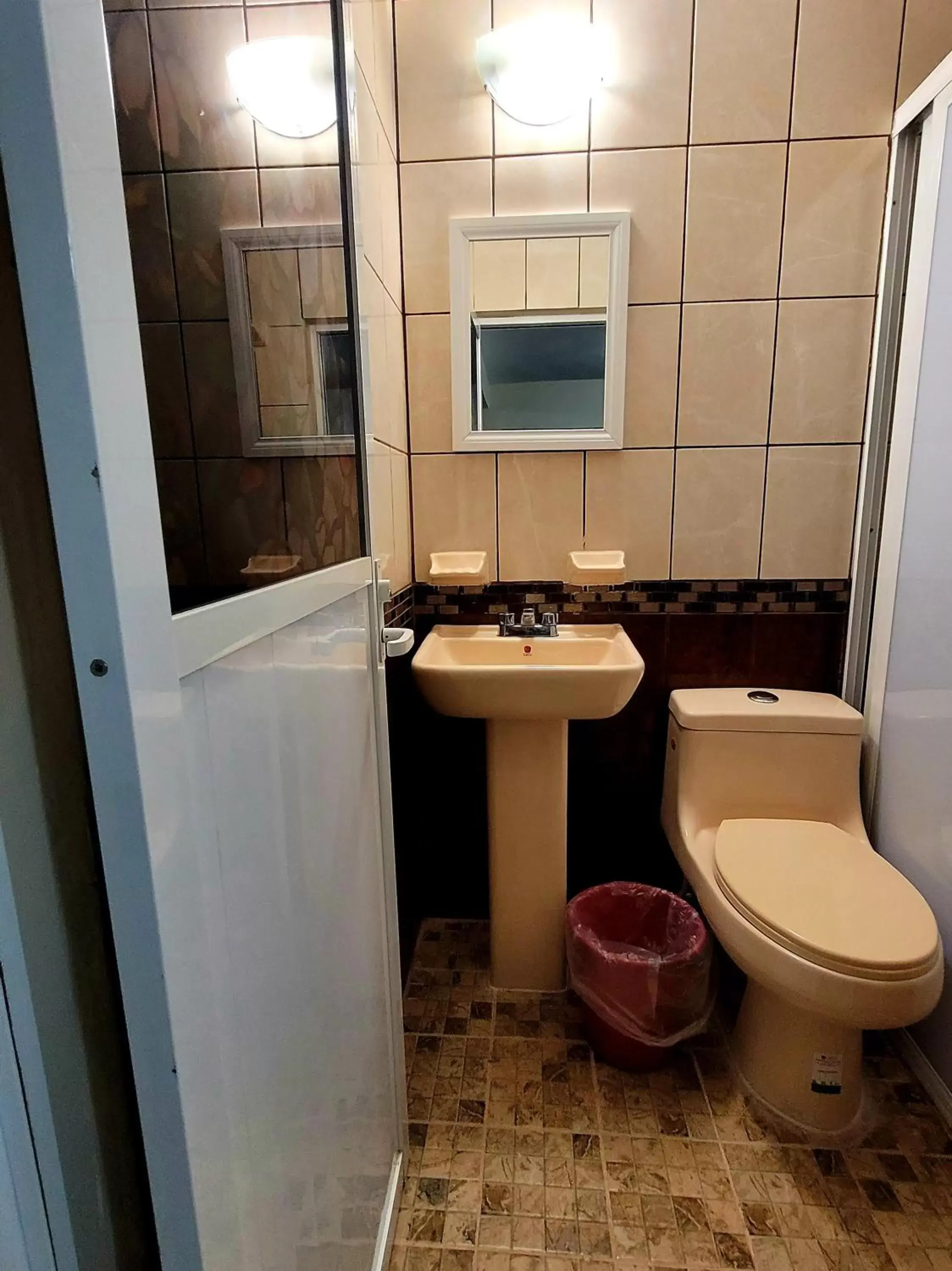 Toilet, Bathroom in Hotel Jardín Cancún