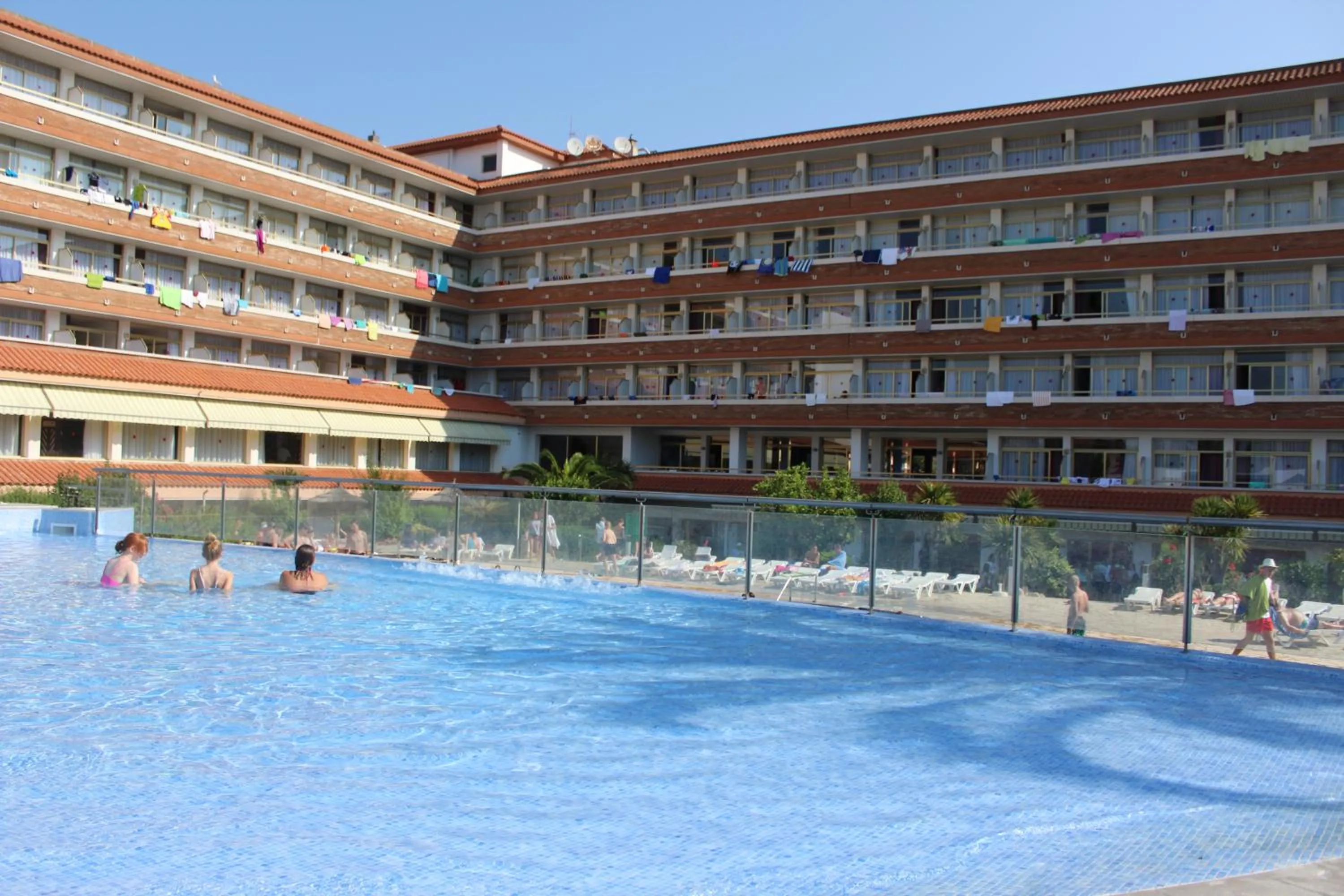Swimming pool in Hotel Esplendid