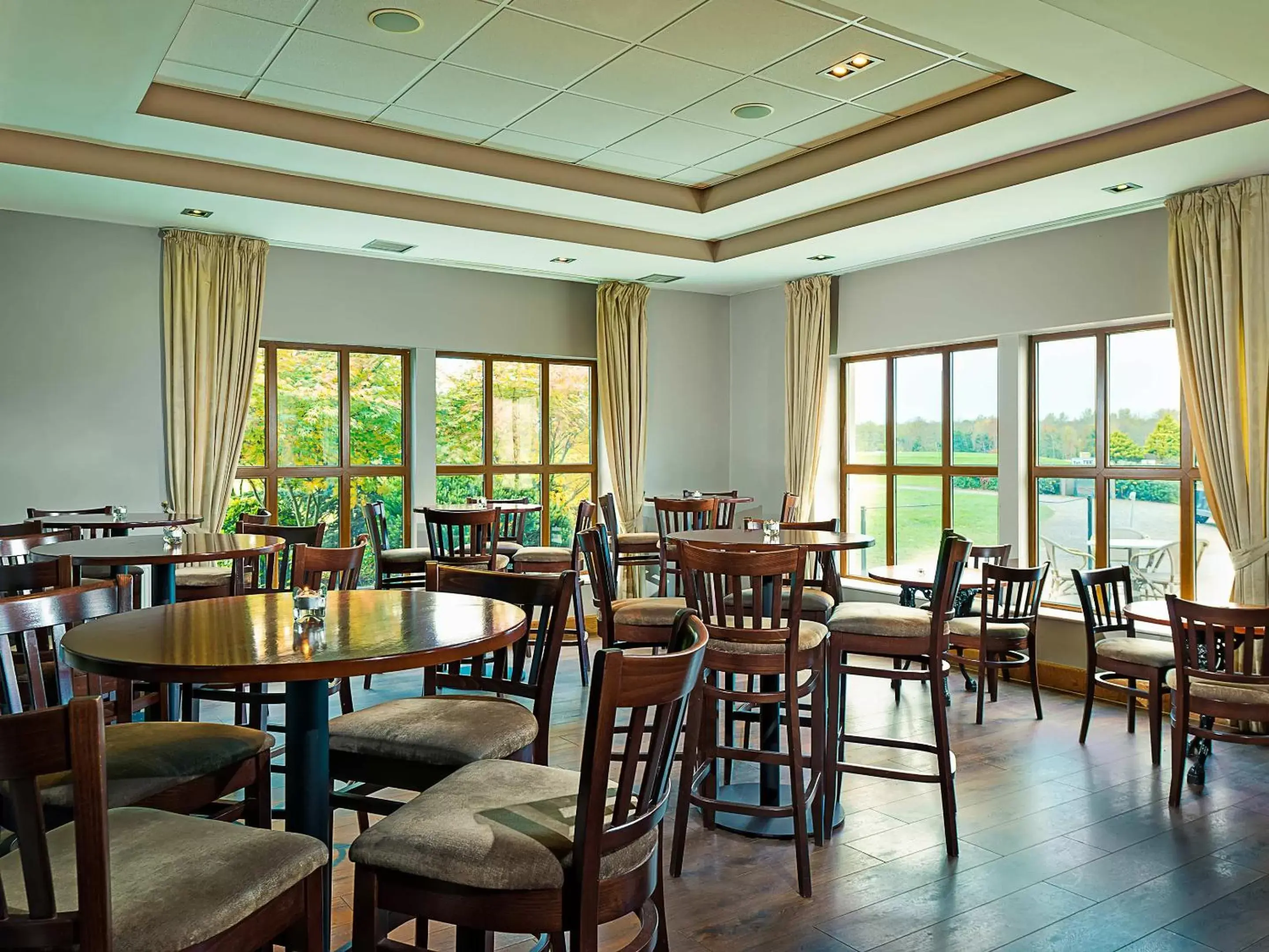 Lounge or bar, Restaurant/Places to Eat in Great National Ballykisteen Golf Hotel