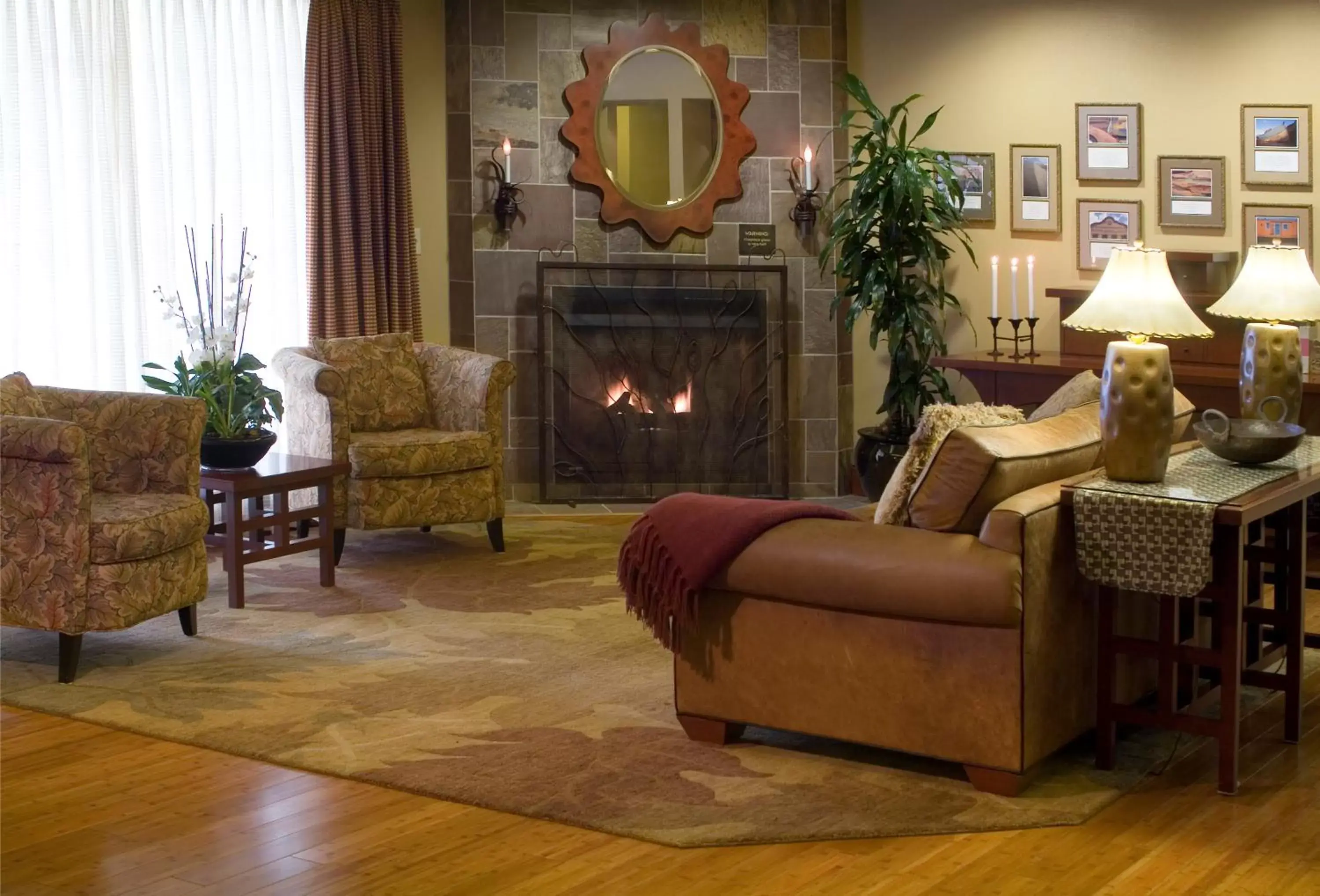 Lobby or reception, Lounge/Bar in Larkspur Landing Roseville-An All-Suite Hotel