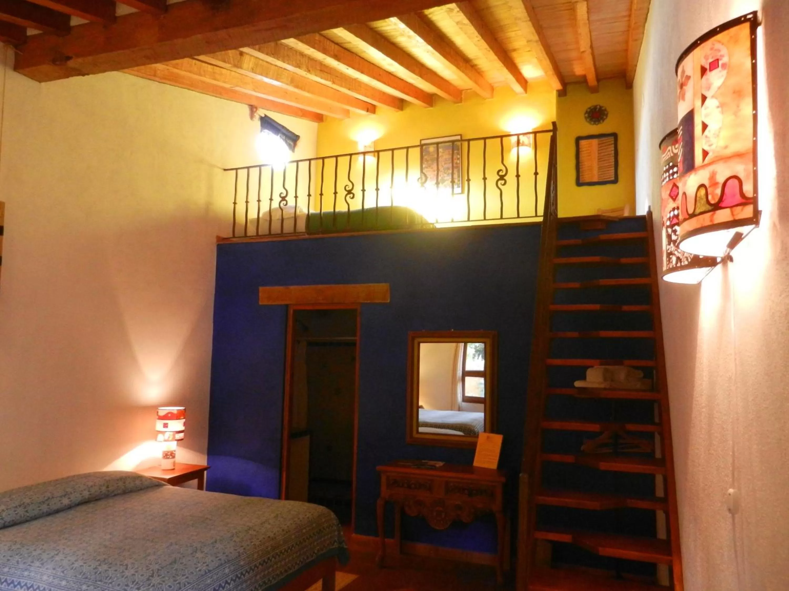 Decorative detail, Bed in Posada Yolihuani