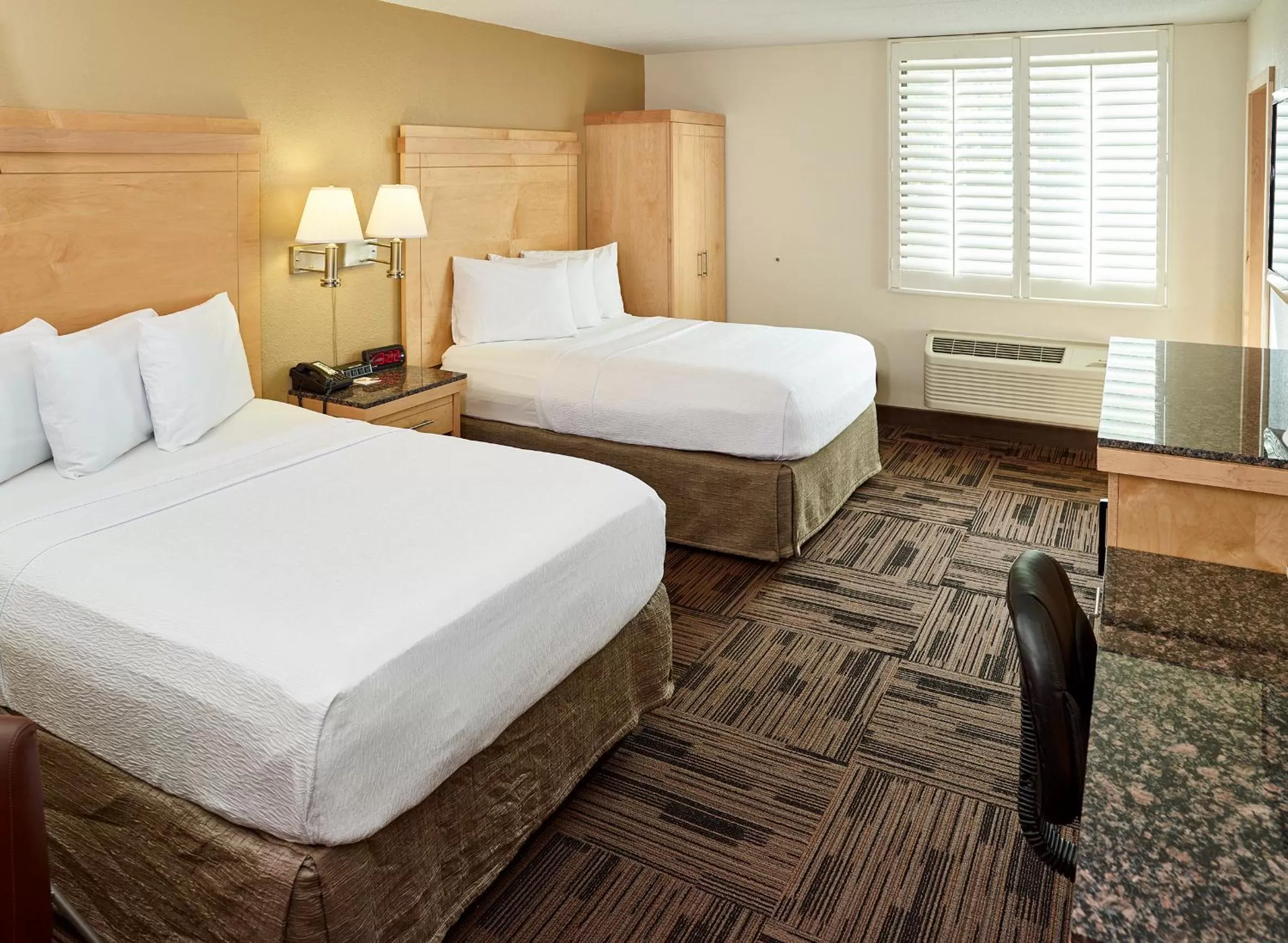 Bed in LivINN Hotel St Paul East / Maplewood