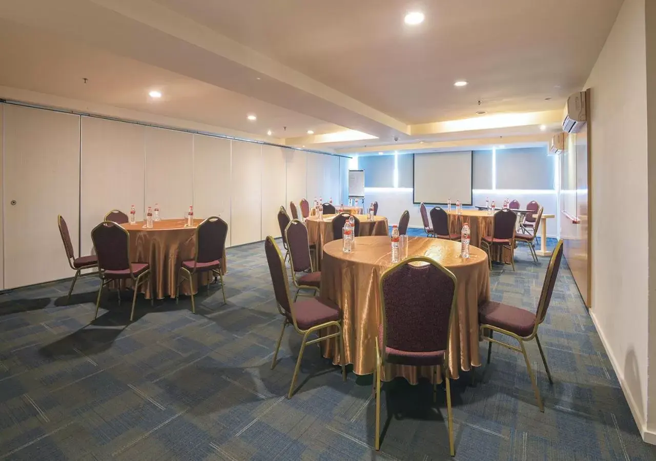 Meeting/conference room in 1O1 URBAN Jakarta Kelapa Gading