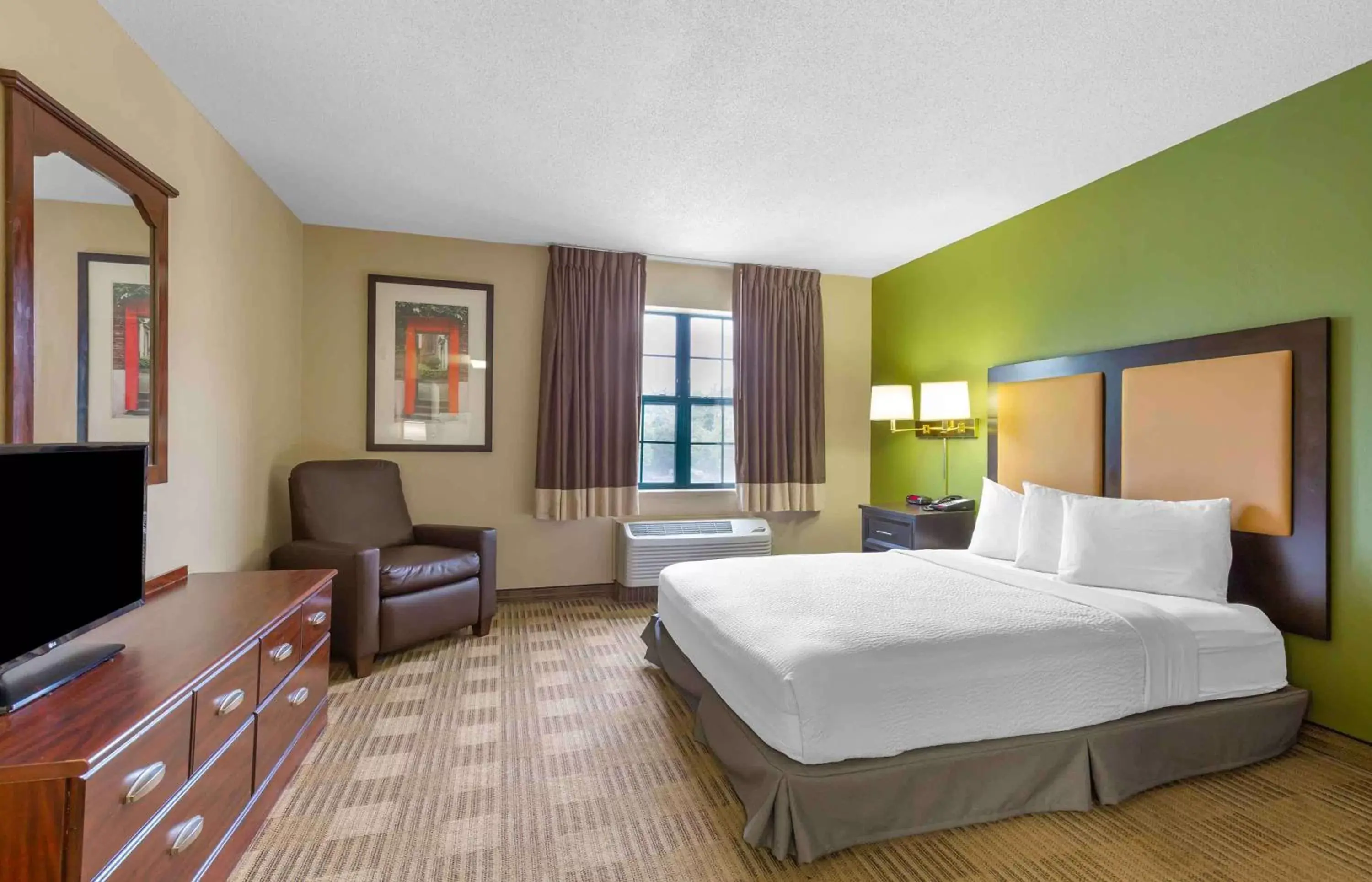 Bedroom in Extended Stay America Suites - Baltimore - BWI Airport - Aero Dr