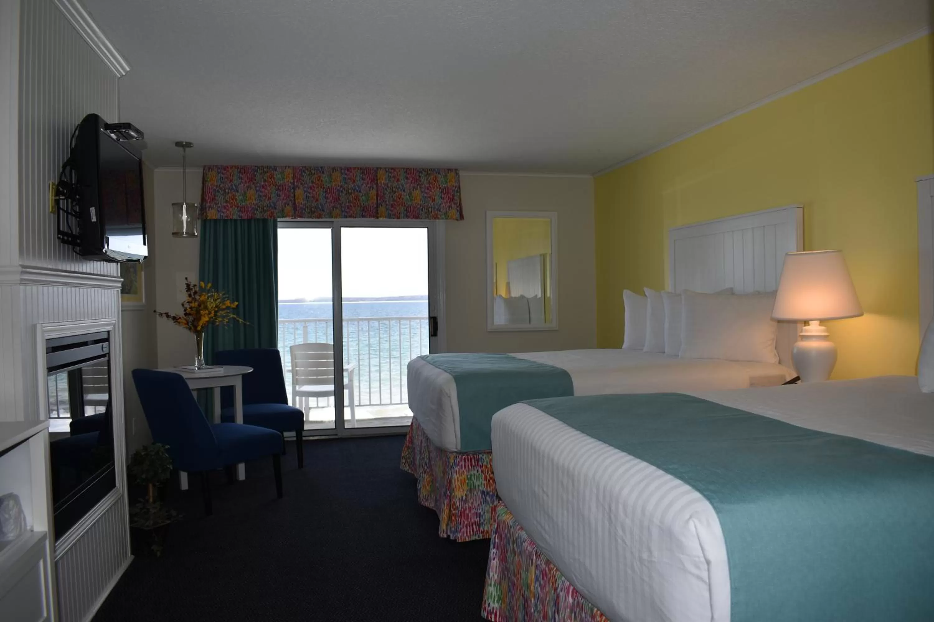 Bed in Breakers Resort - Lakeside