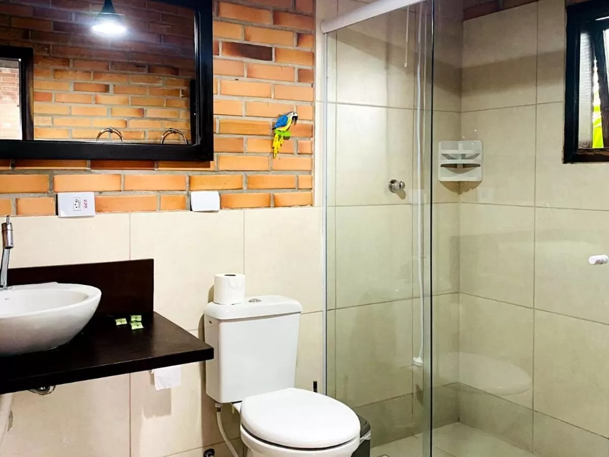 Bathroom in Pousada Vila de Monaco