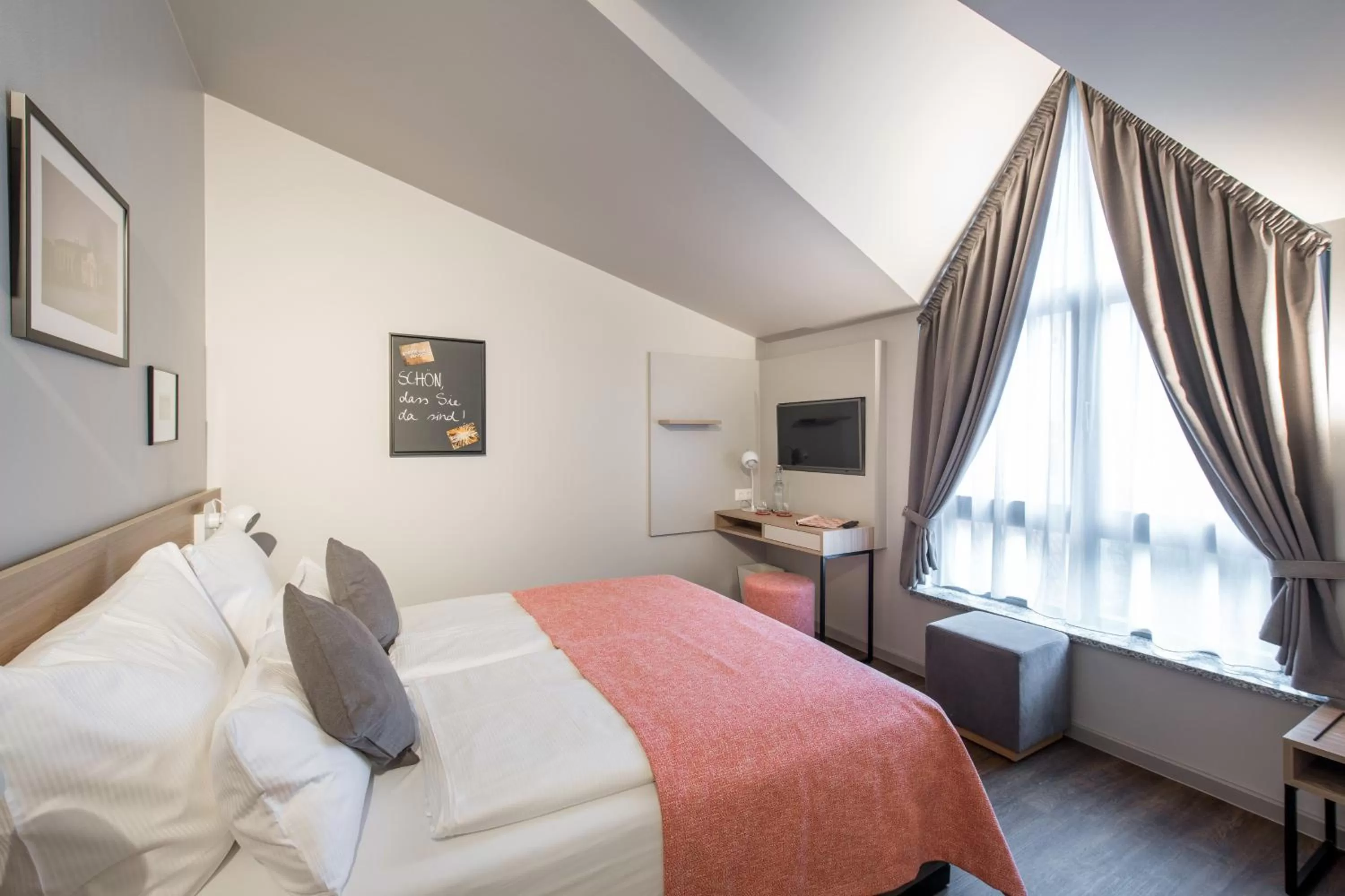 Photo of the whole room, Bed in stattHotel Weimar