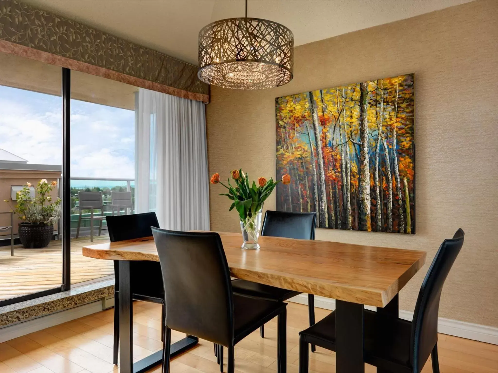 Dining Area in Best Western PLUS Inner Harbour Hotel