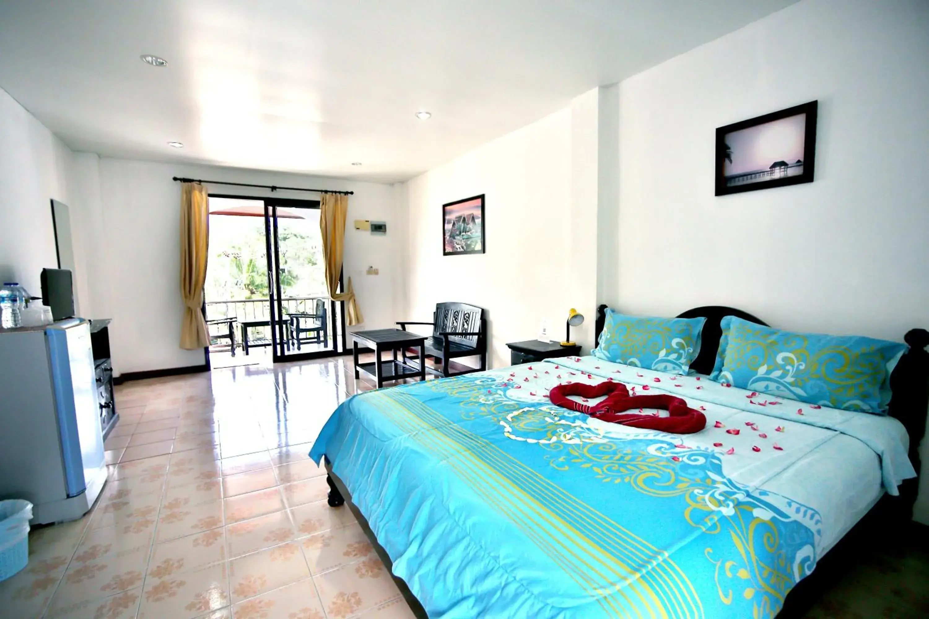 Photo of the whole room, Bed in Lotus Friendly Hotel Photo of the whole room, Bed in Lotus Friendly Hotel