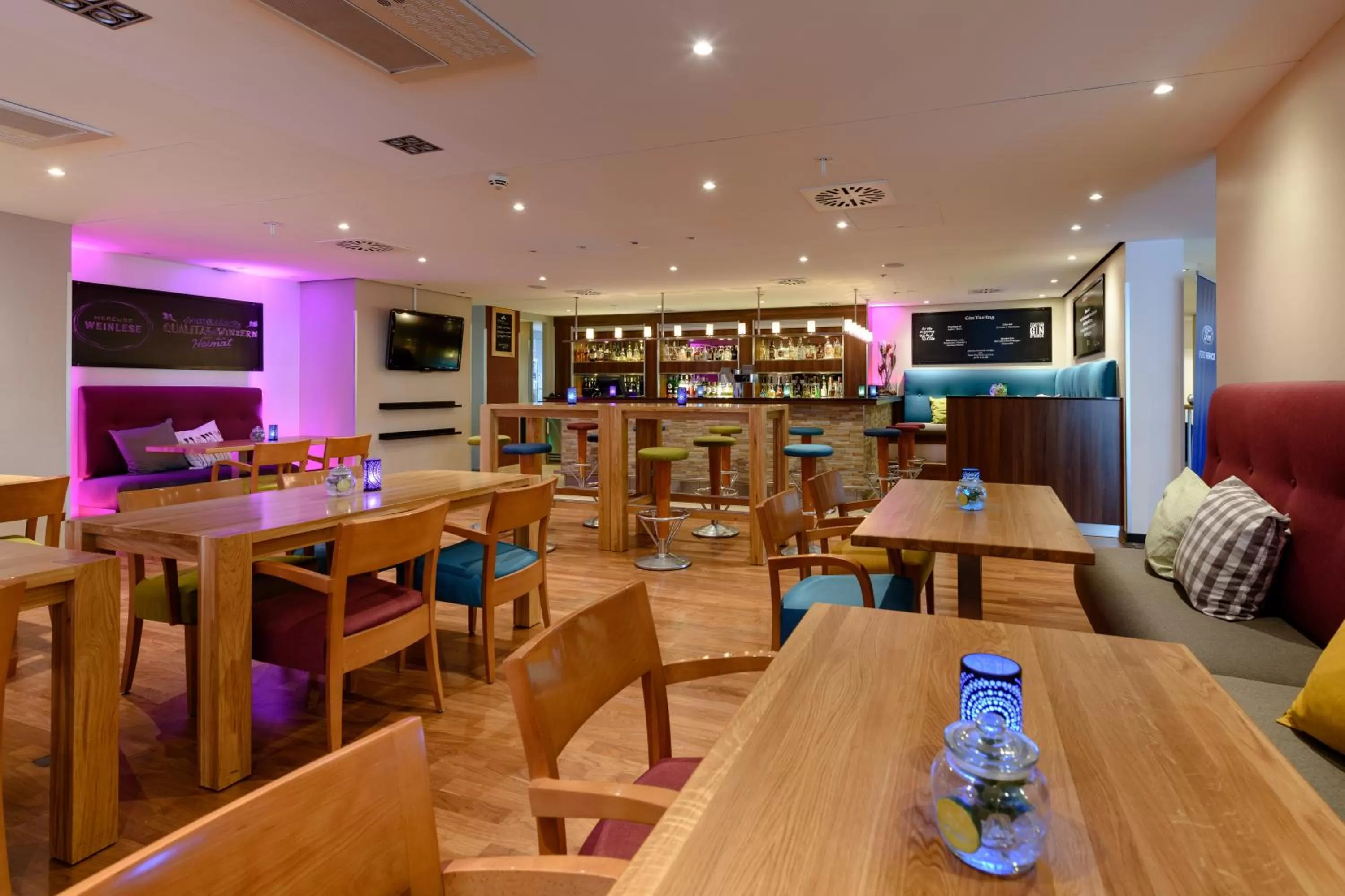 Restaurant/places to eat in Mercure Hotel Köln West