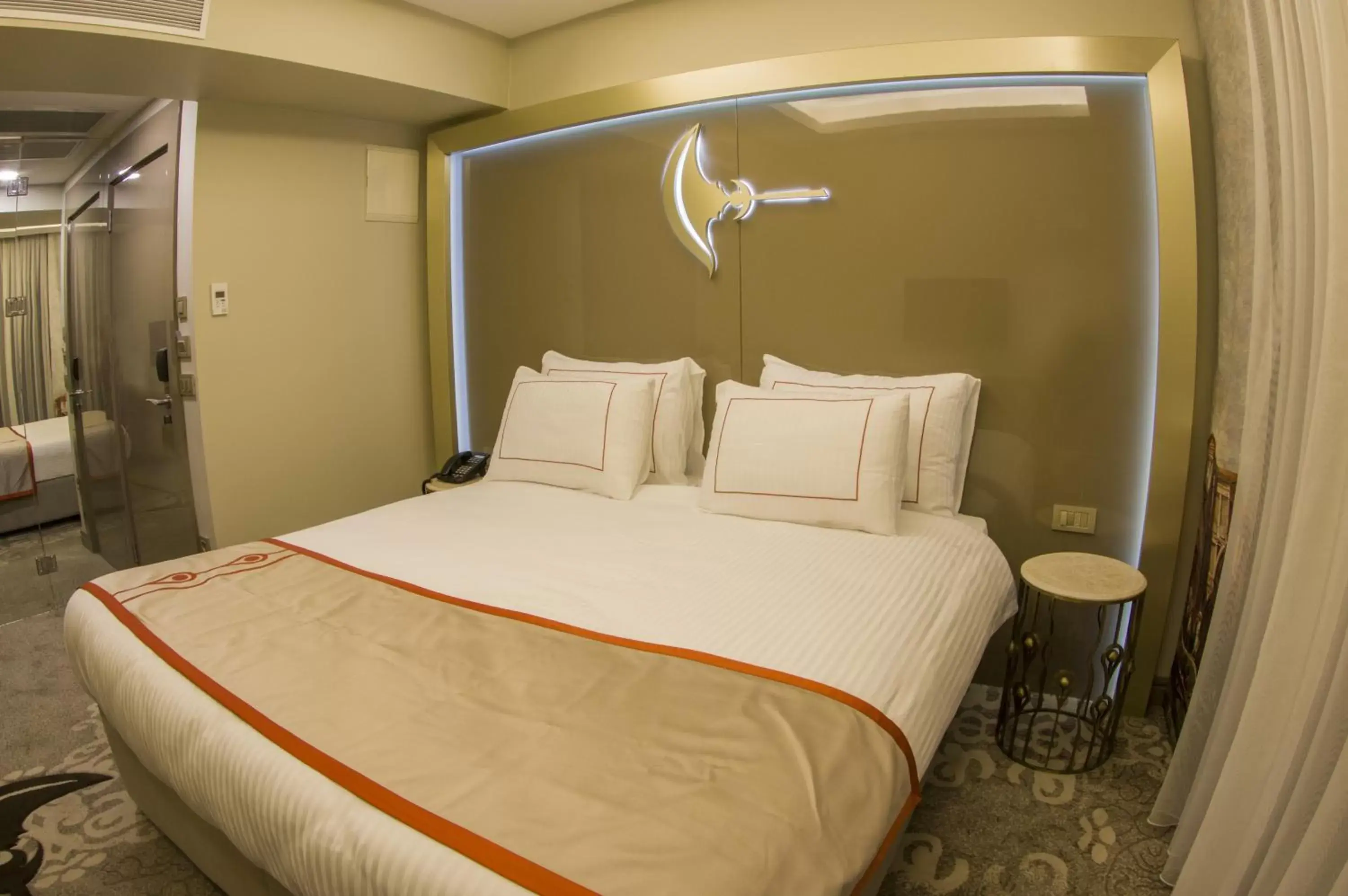 Bedroom, Bed in Peyk Hotel