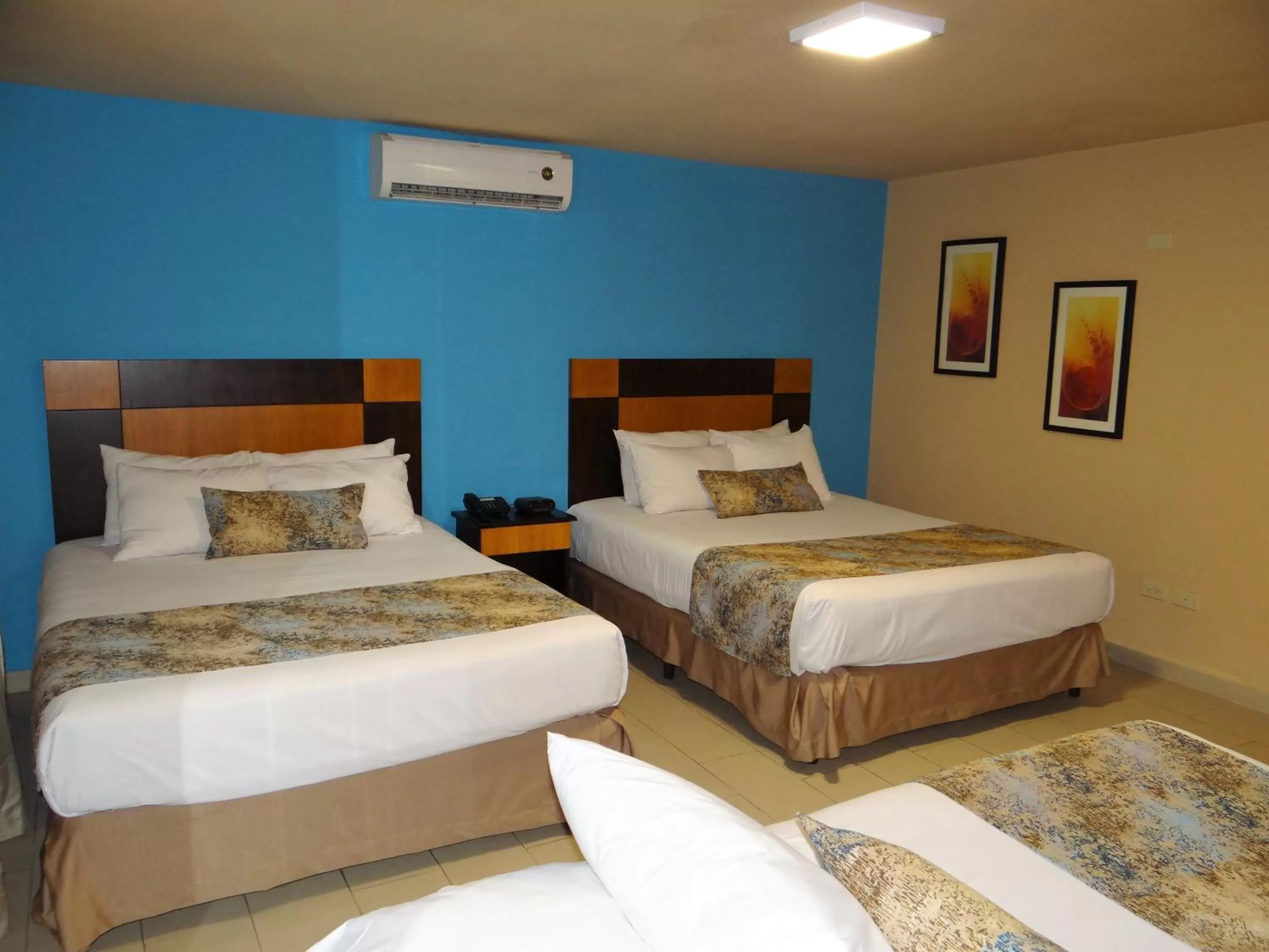 Bed in Metro Hotel Panama