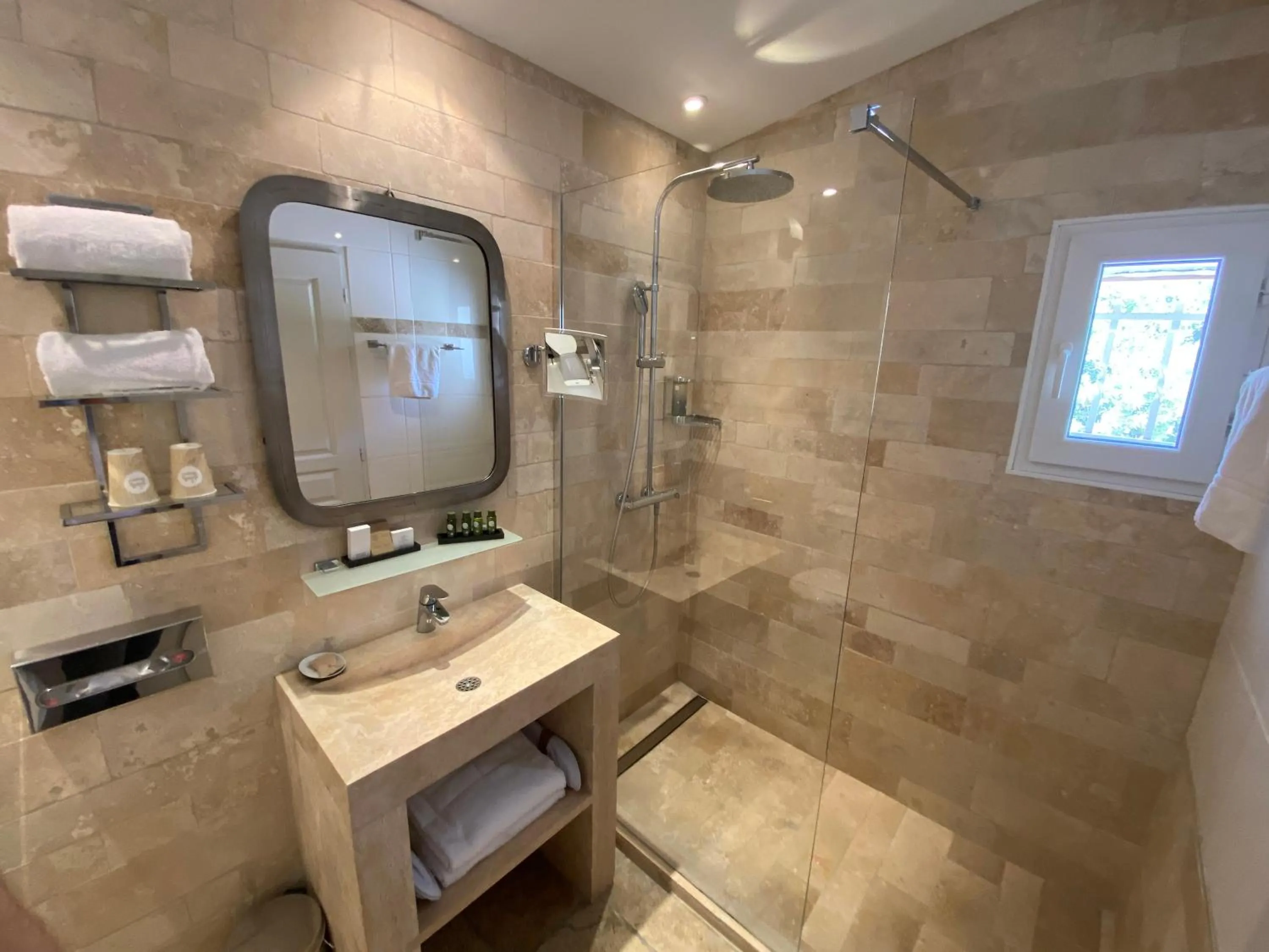 Shower in Le Mas de Cocagne